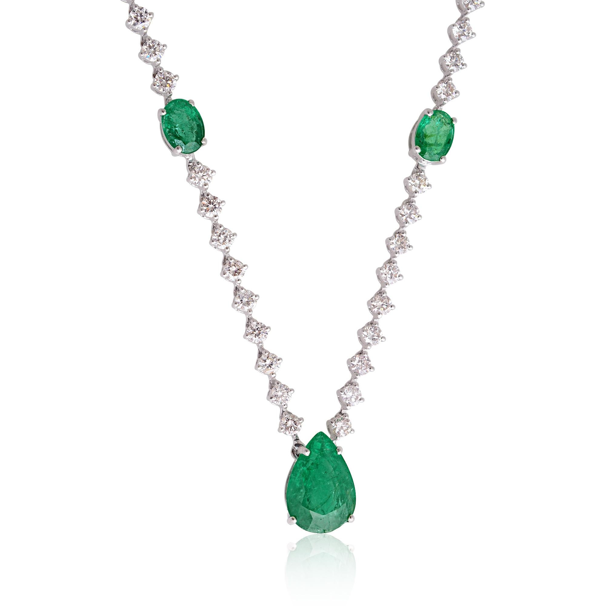 Introducing the captivating Natural Emerald Gemstone Charm Pendant Necklace, a breathtaking piece of fine jewelry that exudes elegance and timeless beauty. Meticulously crafted with exceptional artistry and attention to detail, this necklace