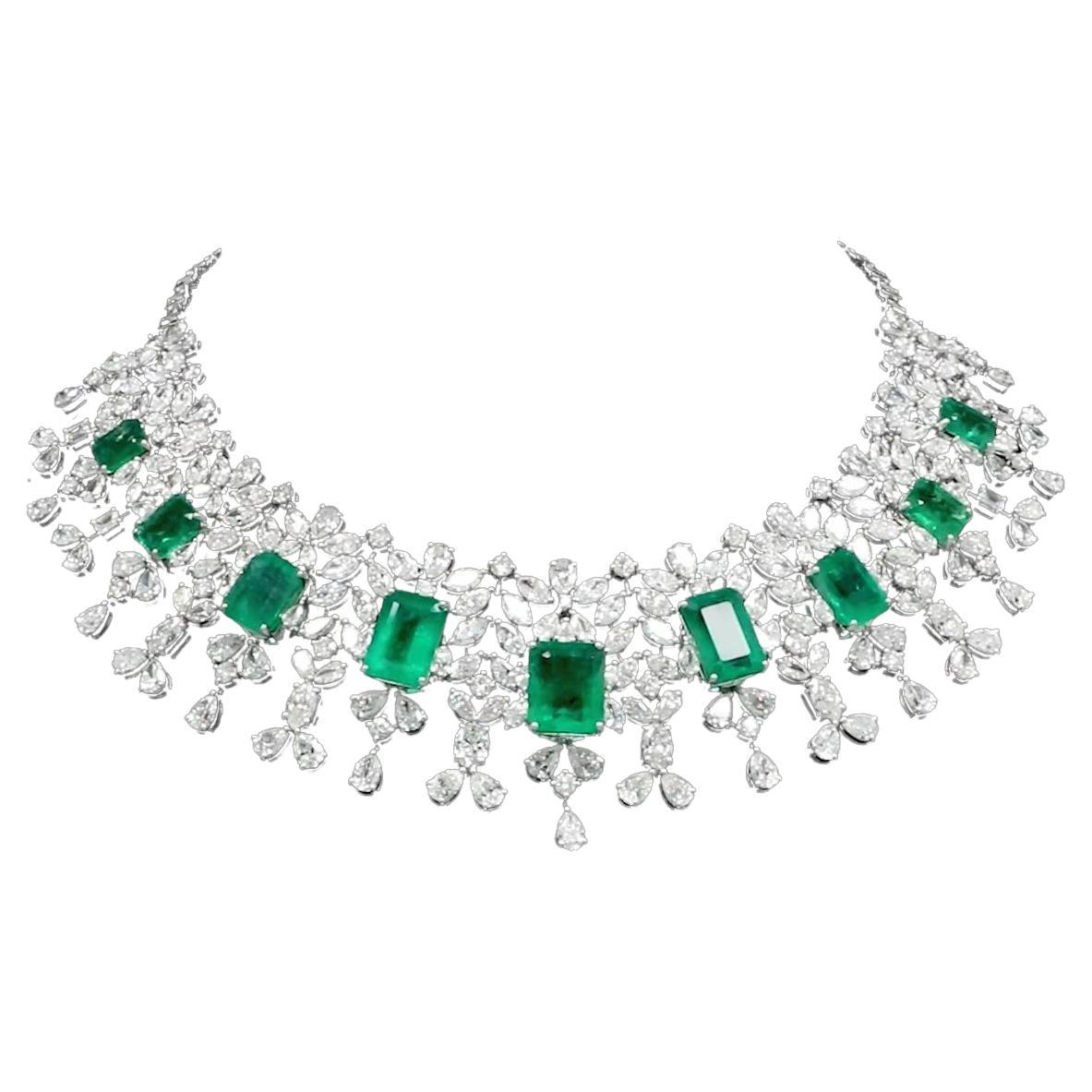 Zambianischer Smaragd-Edelstein-Halskette aus 14 Karat Weißgold mit Diamanten im Angebot