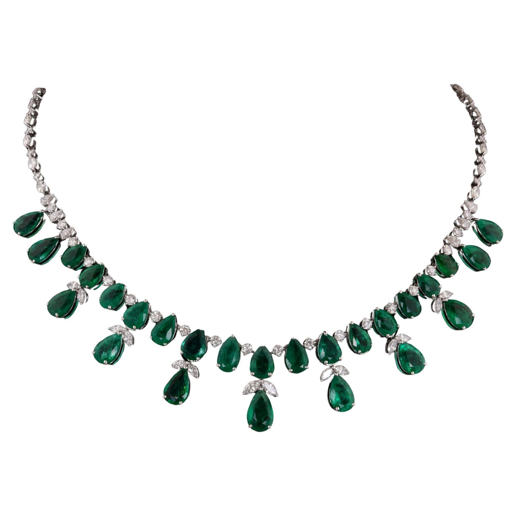 Zambianischer Smaragd-Edelstein-Halskette aus 18 Karat Weißgold mit Diamanten im Angebot