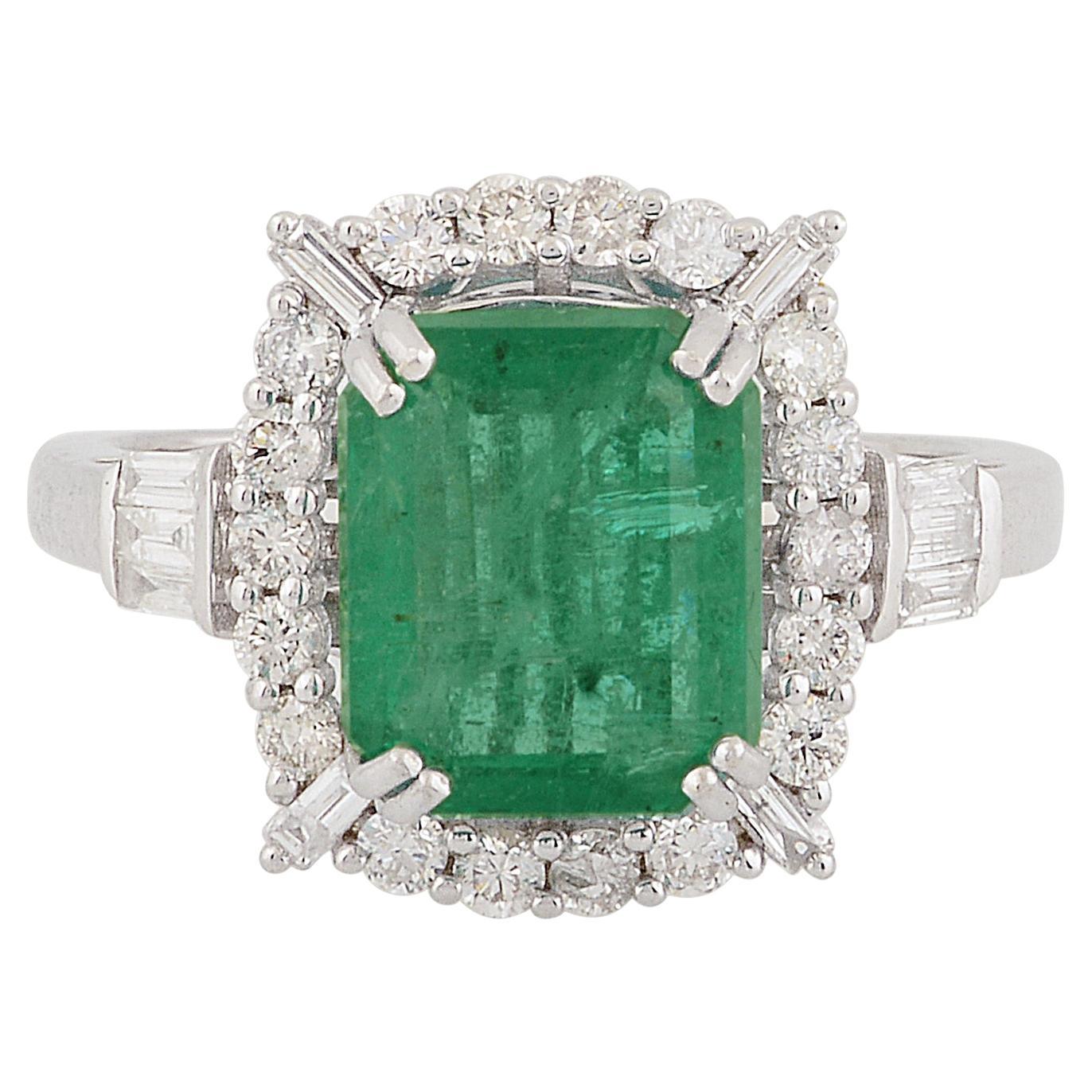 For Sale:  10K White Gold Zambian Emerald Gemstone SI/H Diamond Cocktail Ring 4.28 Tcw