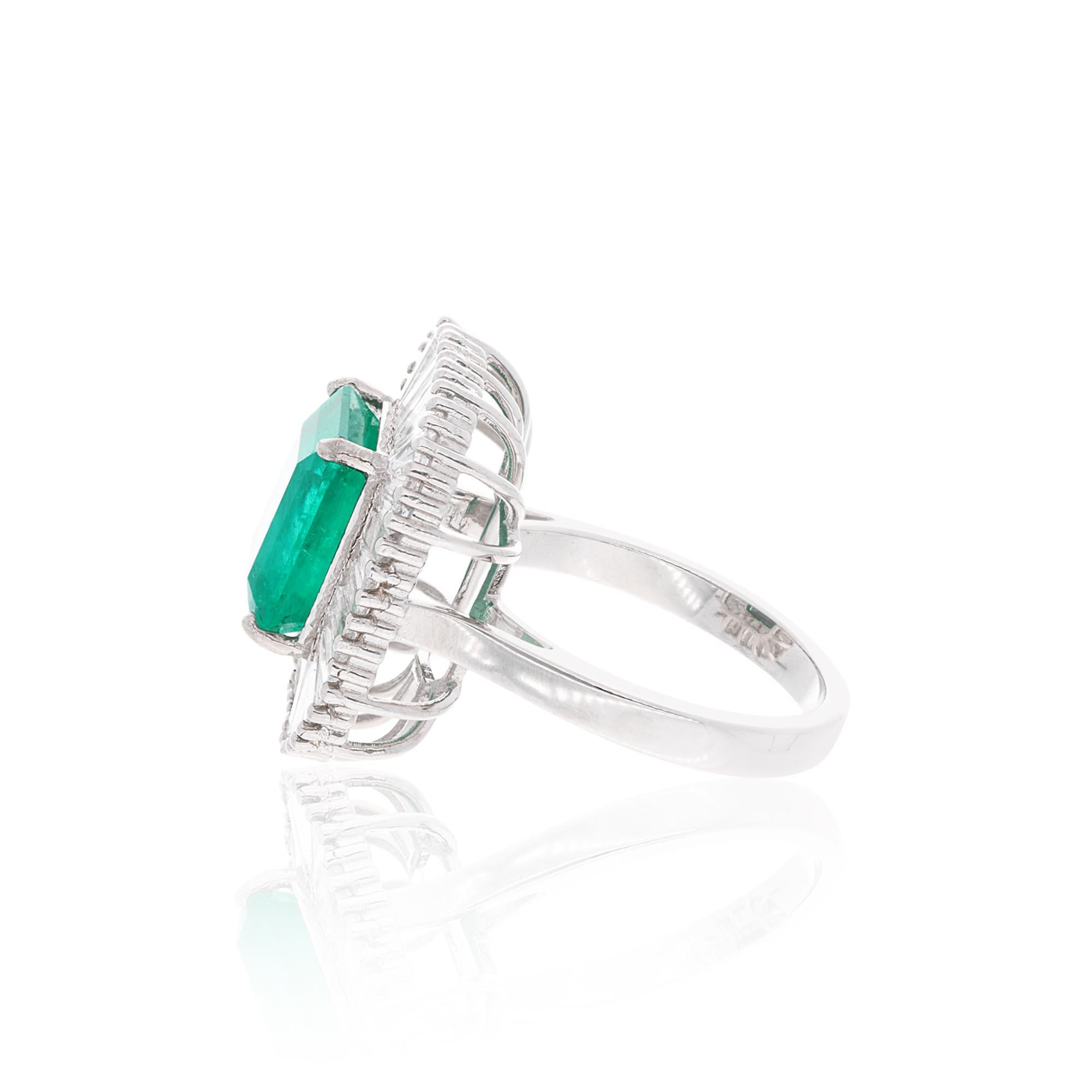 For Sale:  Natural Emerald Gemstone Cocktail Ring Baguette Diamond 18k White Gold Jewelry 2