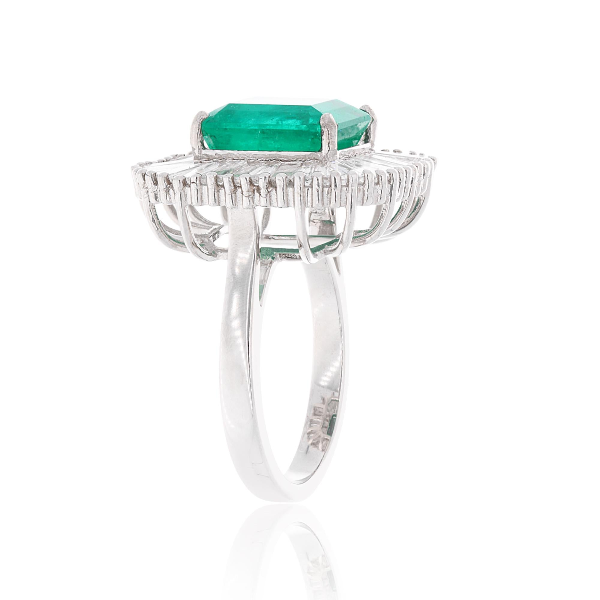 For Sale:  Natural Emerald Gemstone Cocktail Ring Baguette Diamond 18k White Gold Jewelry 3