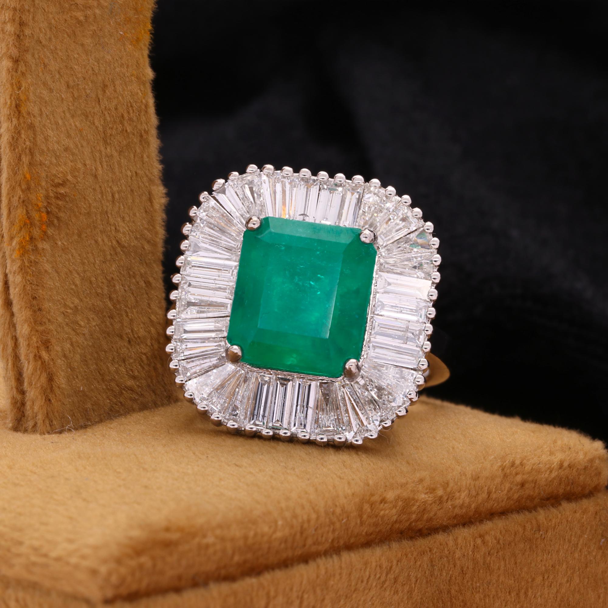 For Sale:  Natural Emerald Gemstone Cocktail Ring Baguette Diamond 18k White Gold Jewelry 4