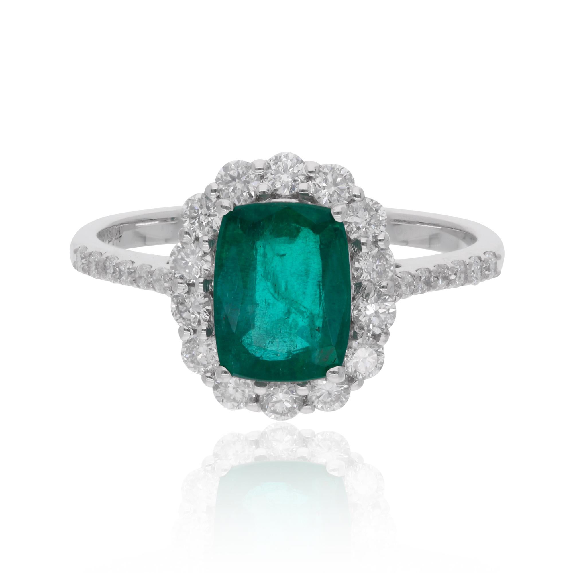 En vente :  Bague cocktail en or blanc 14 carats avec diamants et émeraudes de Zambie 4