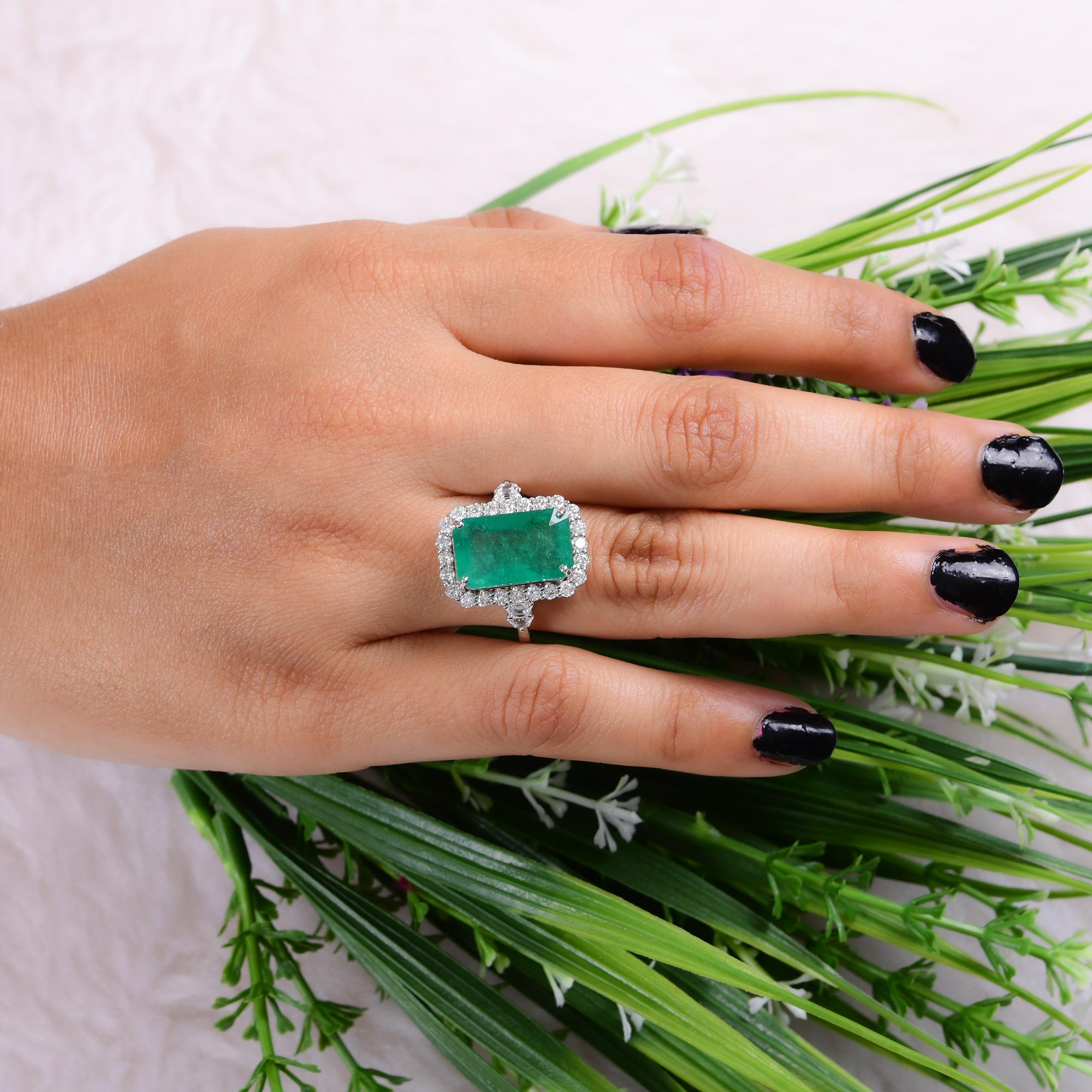 Modern Zambian Emerald Gemstone Cocktail Ring Diamond 18 Karat White Gold Fine Jewelry For Sale