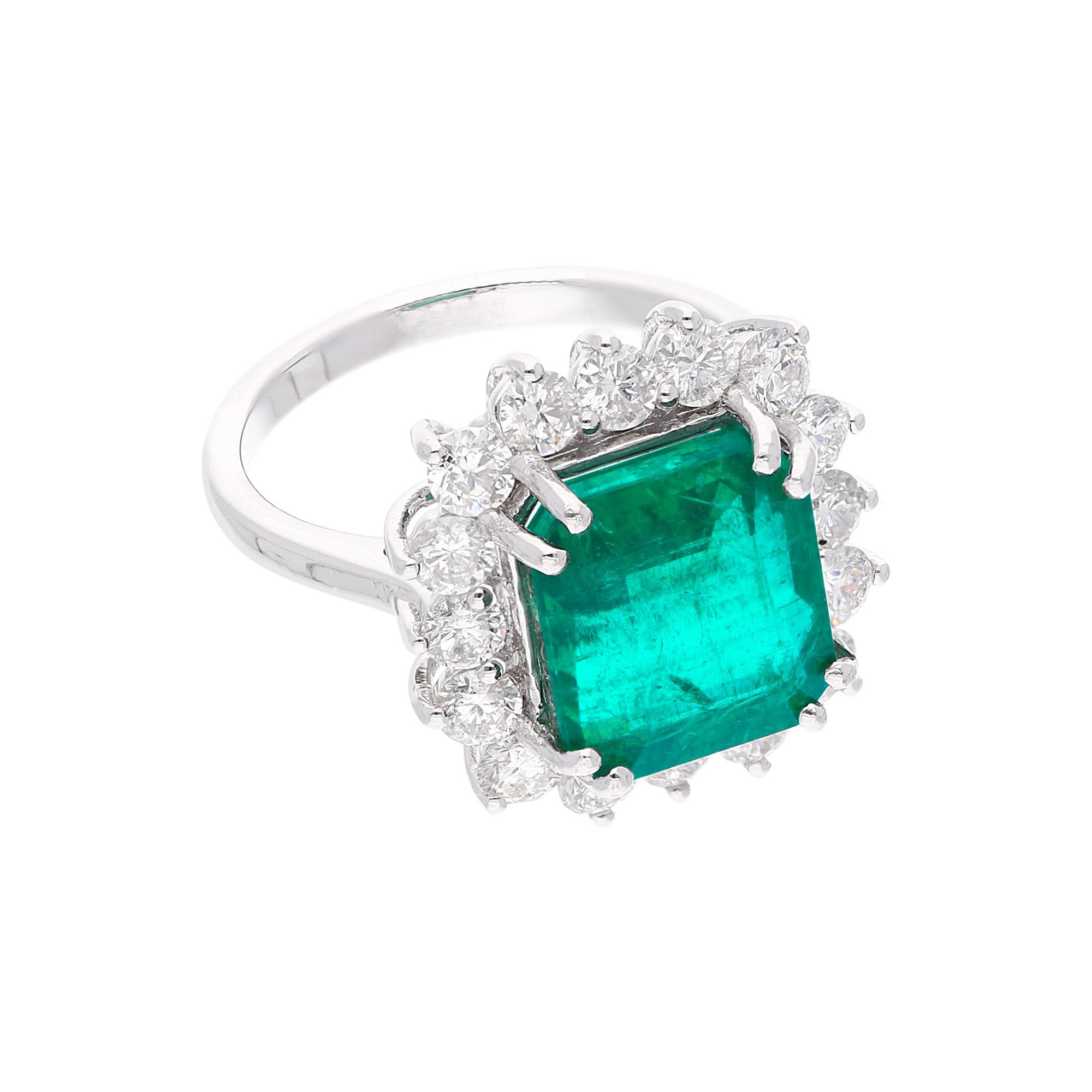 Women's Natural Emerald Gemstone Cocktail Ring Diamond 18 Karat White Gold Fine Jewelry For Sale