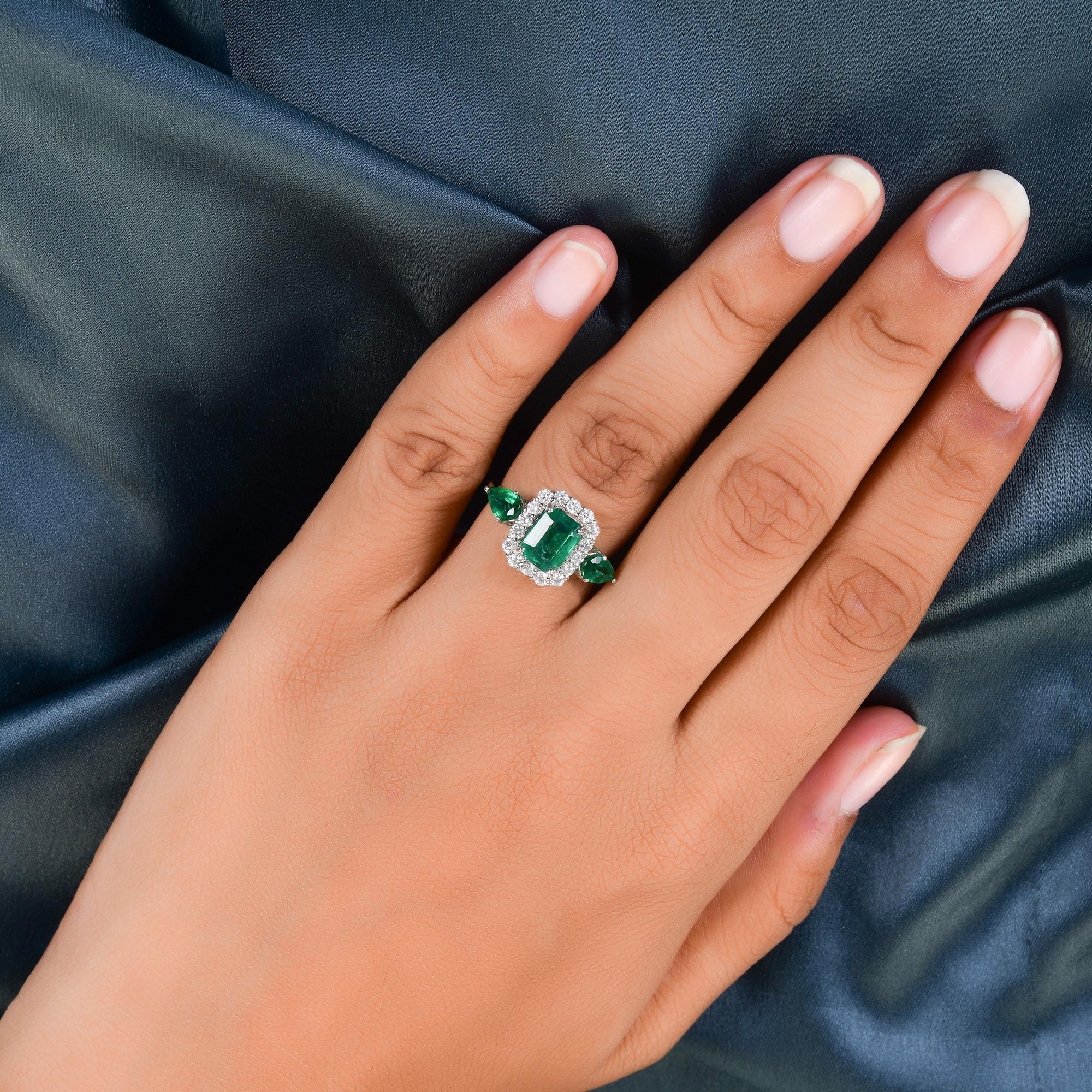 Zambian Emerald Gemstone Cocktail Ring Diamond 18 Karat White Gold Fine Jewelry In New Condition For Sale In Diera, Dubai