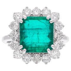Natural Emerald Gemstone Cocktail Ring Diamond 18 Karat White Gold Fine Jewelry
