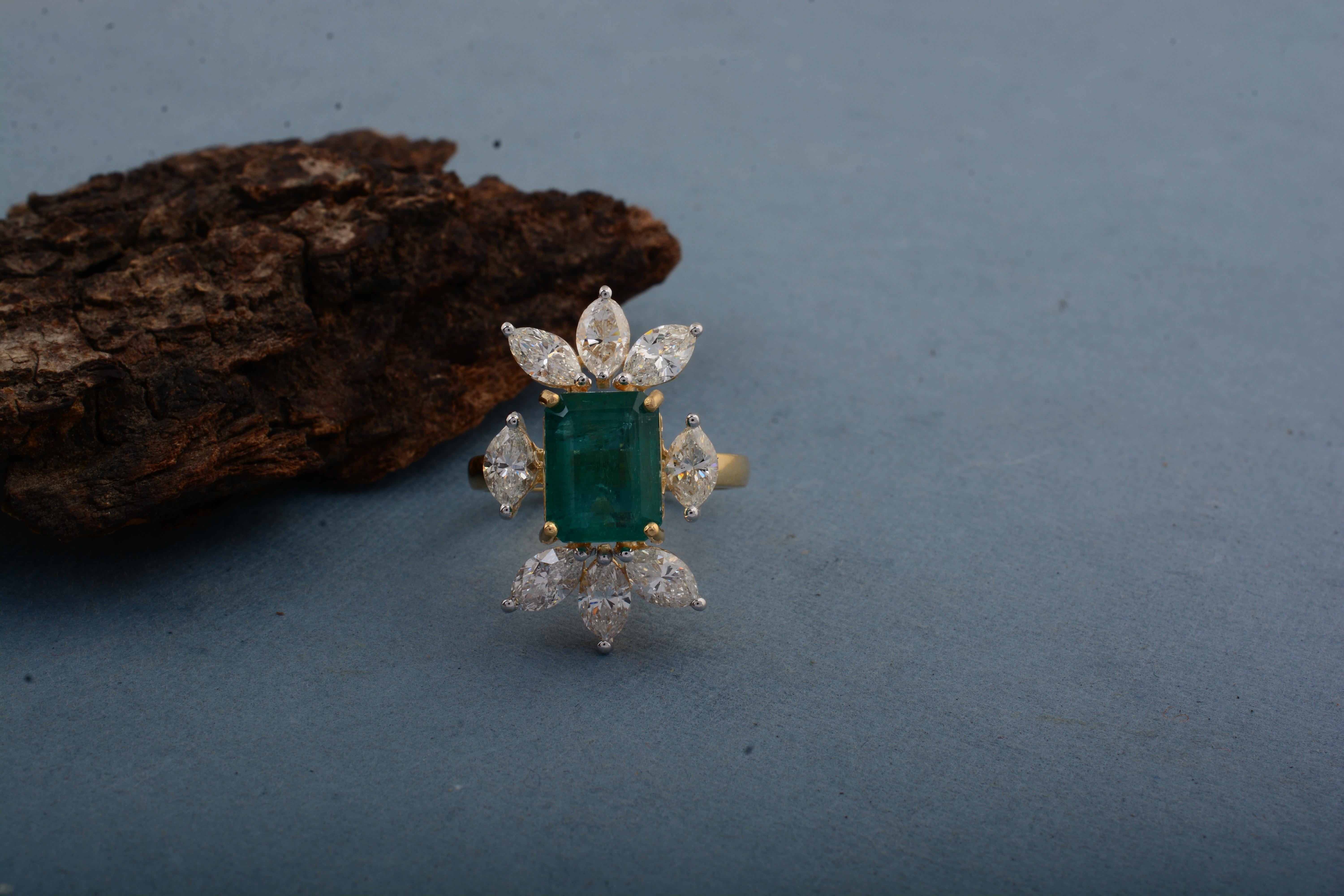 Women's Natural Emerald Gemstone Cocktail Ring Diamond 18 Karat Yellow Gold Fine Jewelry For Sale