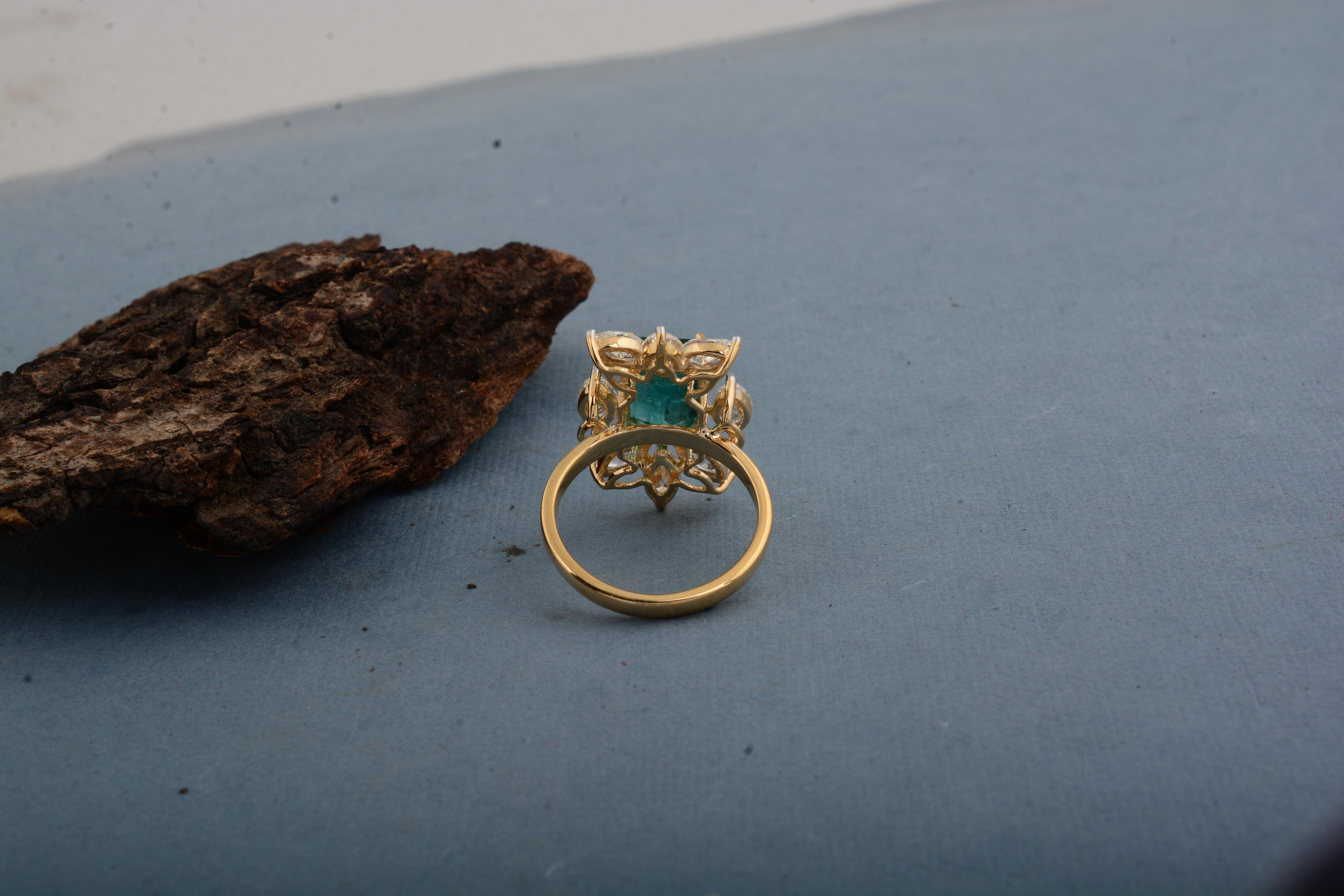 Natural Emerald Gemstone Cocktail Ring Diamond 18 Karat Yellow Gold Fine Jewelry For Sale 1