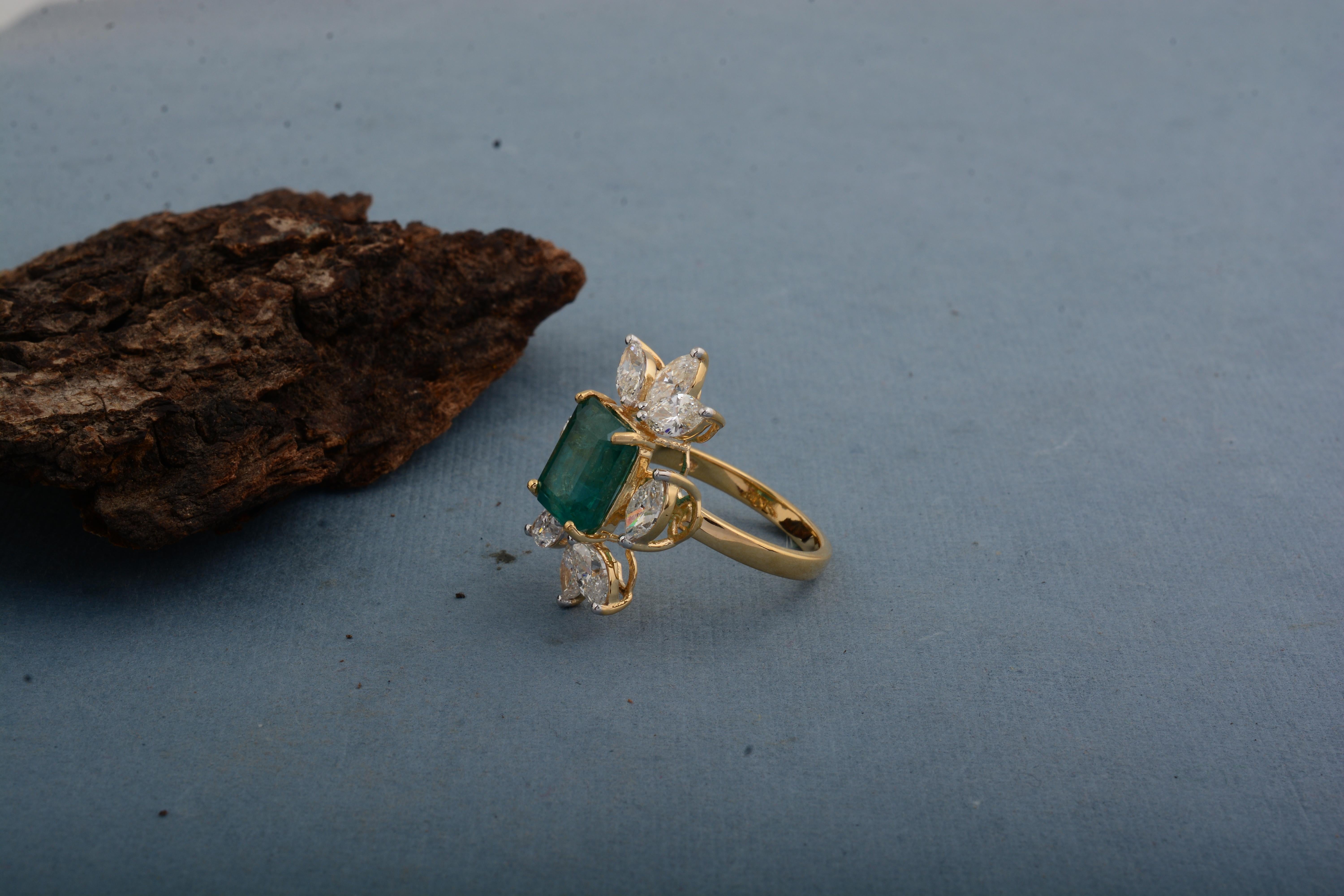 Natural Emerald Gemstone Cocktail Ring Diamond 18 Karat Yellow Gold Fine Jewelry For Sale 3