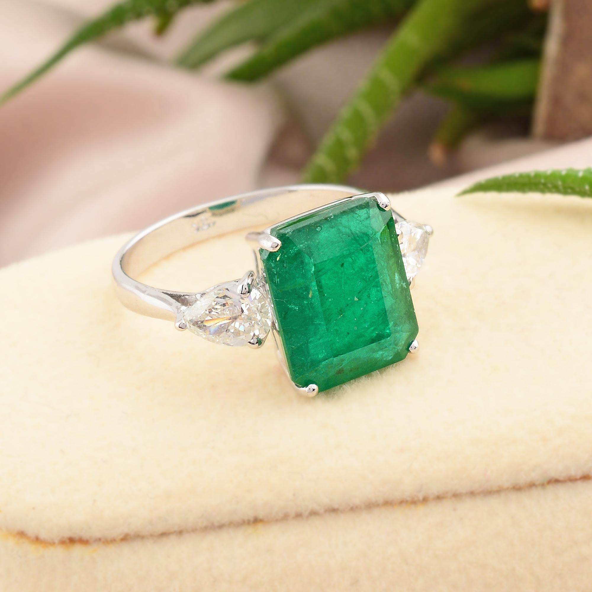 For Sale:  Natural Emerald Gemstone Cocktail Ring Diamond 18k White Gold Handmade Jewelry 2