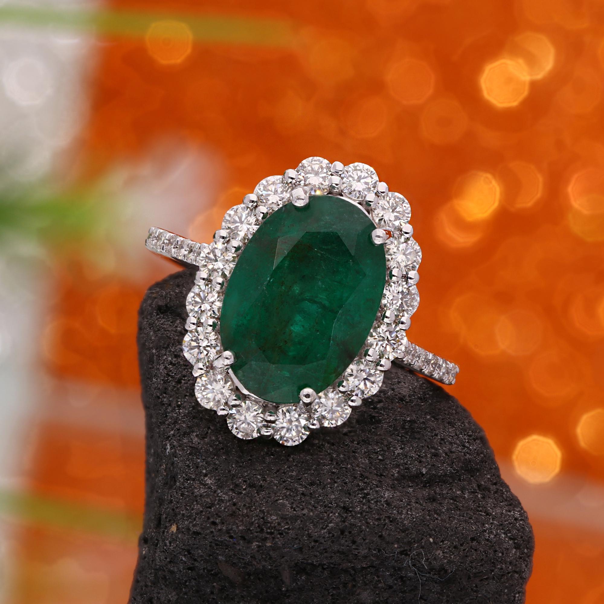 Modern Natural Emerald Gemstone Cocktail Ring Diamond Pave 18 Karat White Gold Jewelry For Sale