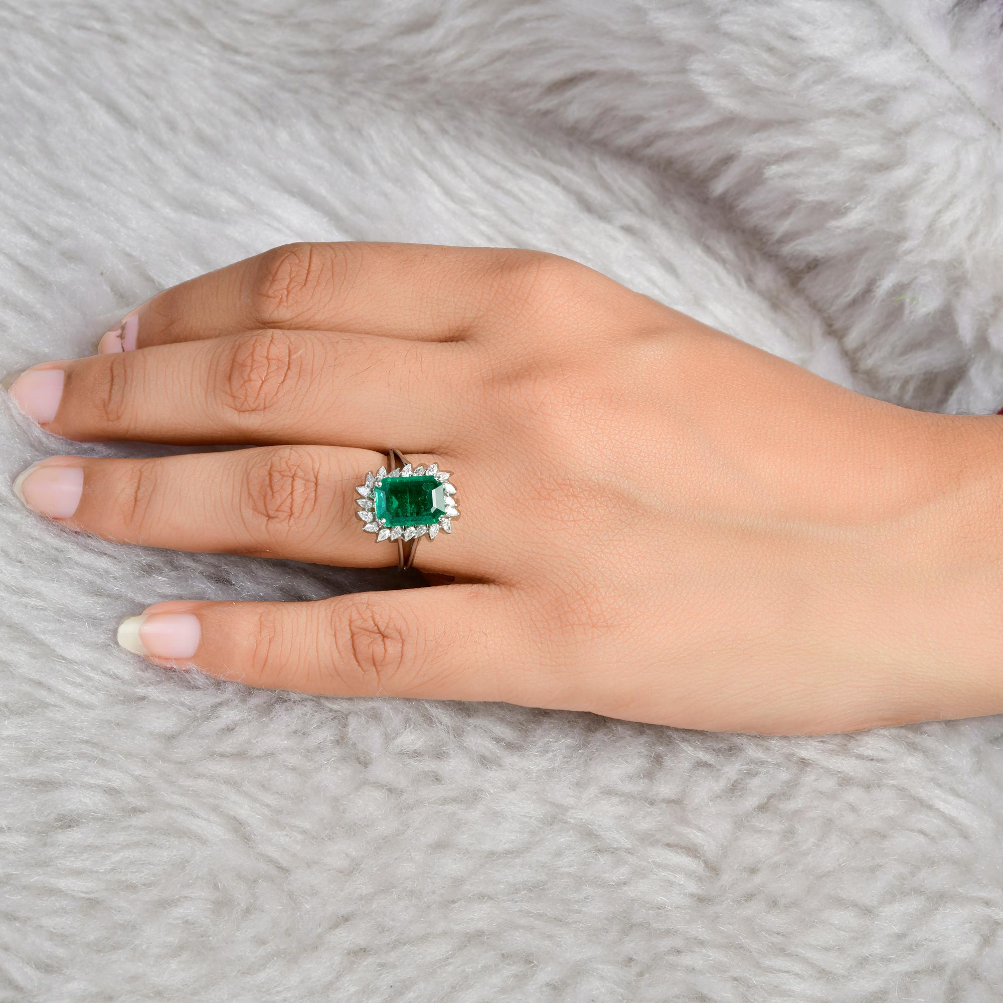 Zambian Emerald Gemstone Cocktail Ring Pear Diamond 14 Karat White Gold Jewelry Pour femmes en vente