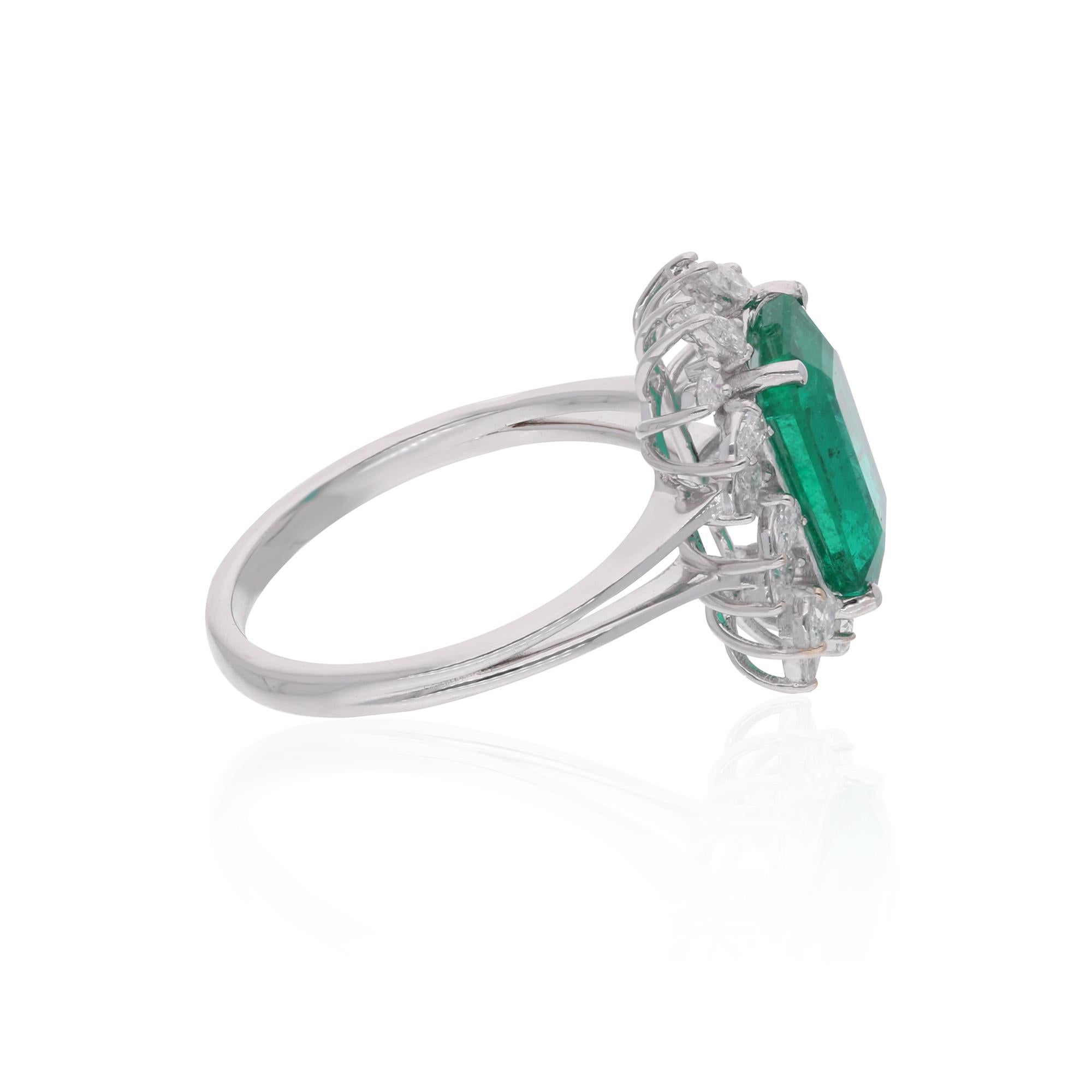Zambian Emerald Gemstone Cocktail Ring Pear Diamond 14 Karat White Gold Jewelry en vente 1