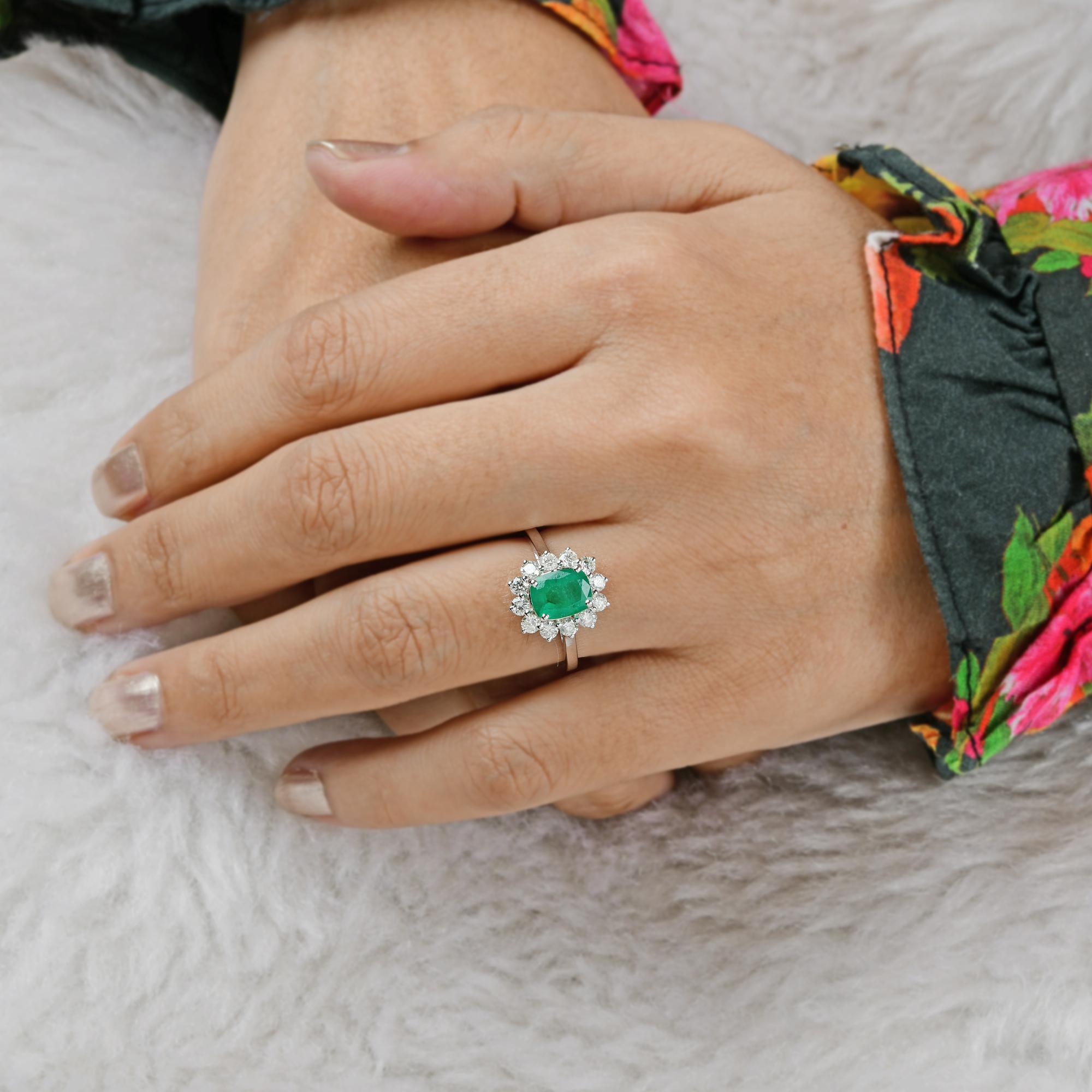 Women's Natural Emerald Gemstone Cocktail Ring Round Diamond 18 Karat White Gold Jewelry For Sale