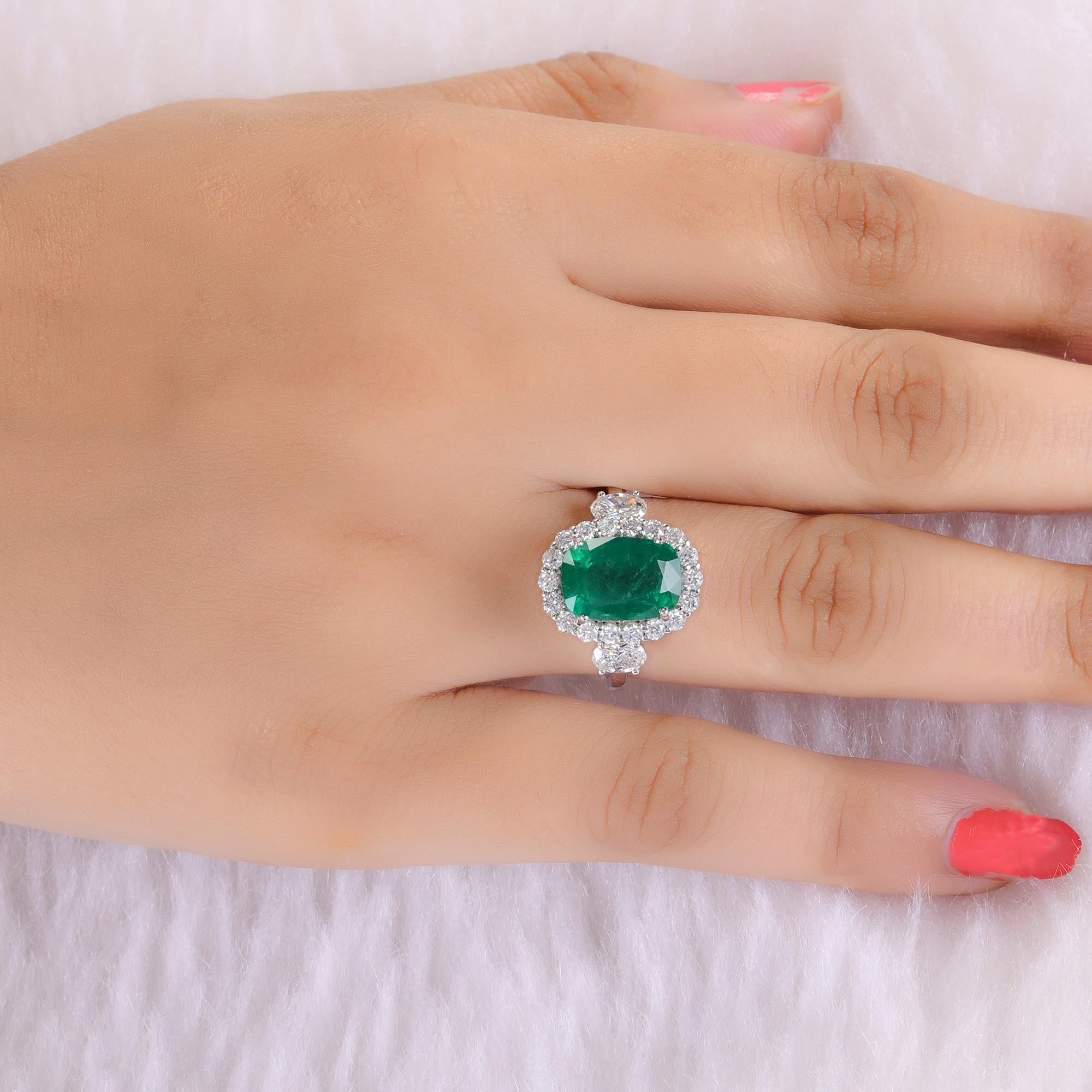 Modern Zambian Emerald Gemstone Cocktail Ring SI/H Diamond 14 Karat White Gold Jewelry For Sale