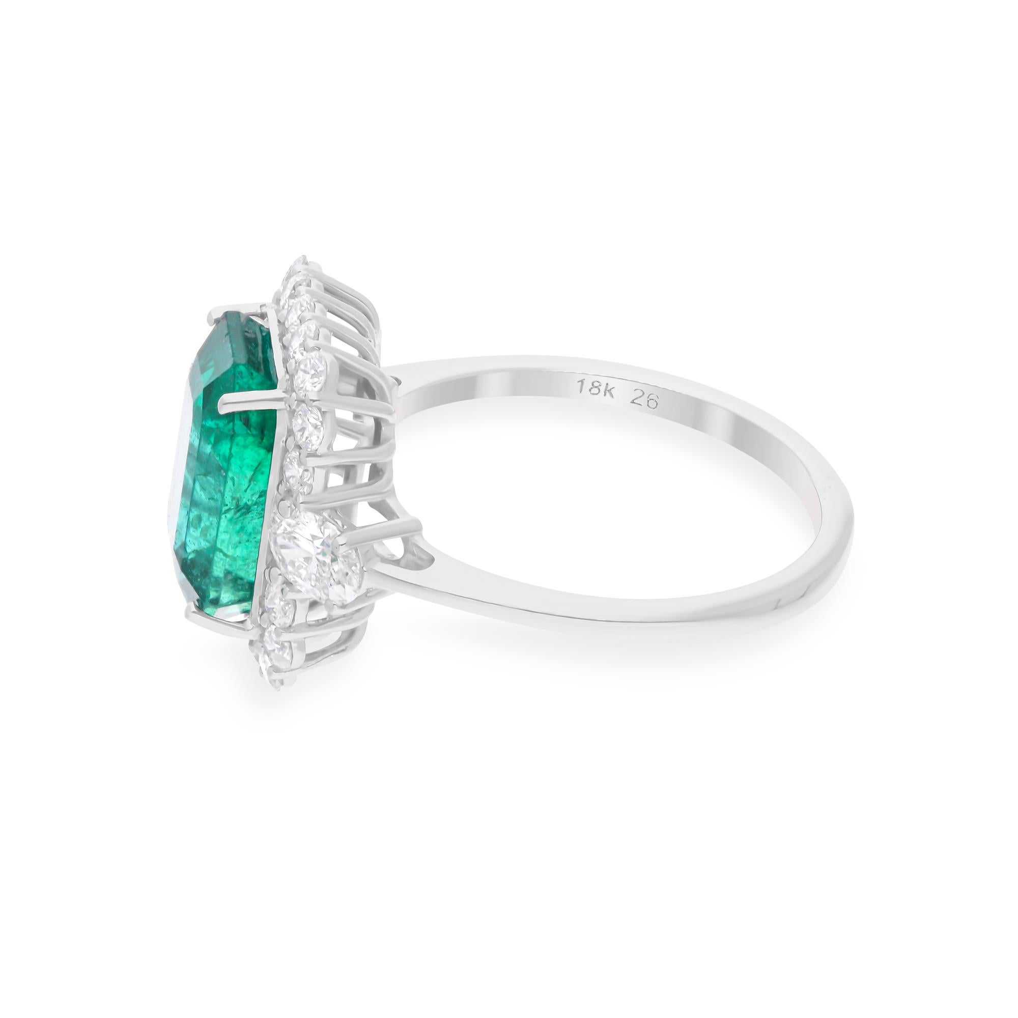 Modern Zambian Emerald Gemstone Cocktail Ring SI/H Diamond 14 Karat White Gold Jewelry For Sale