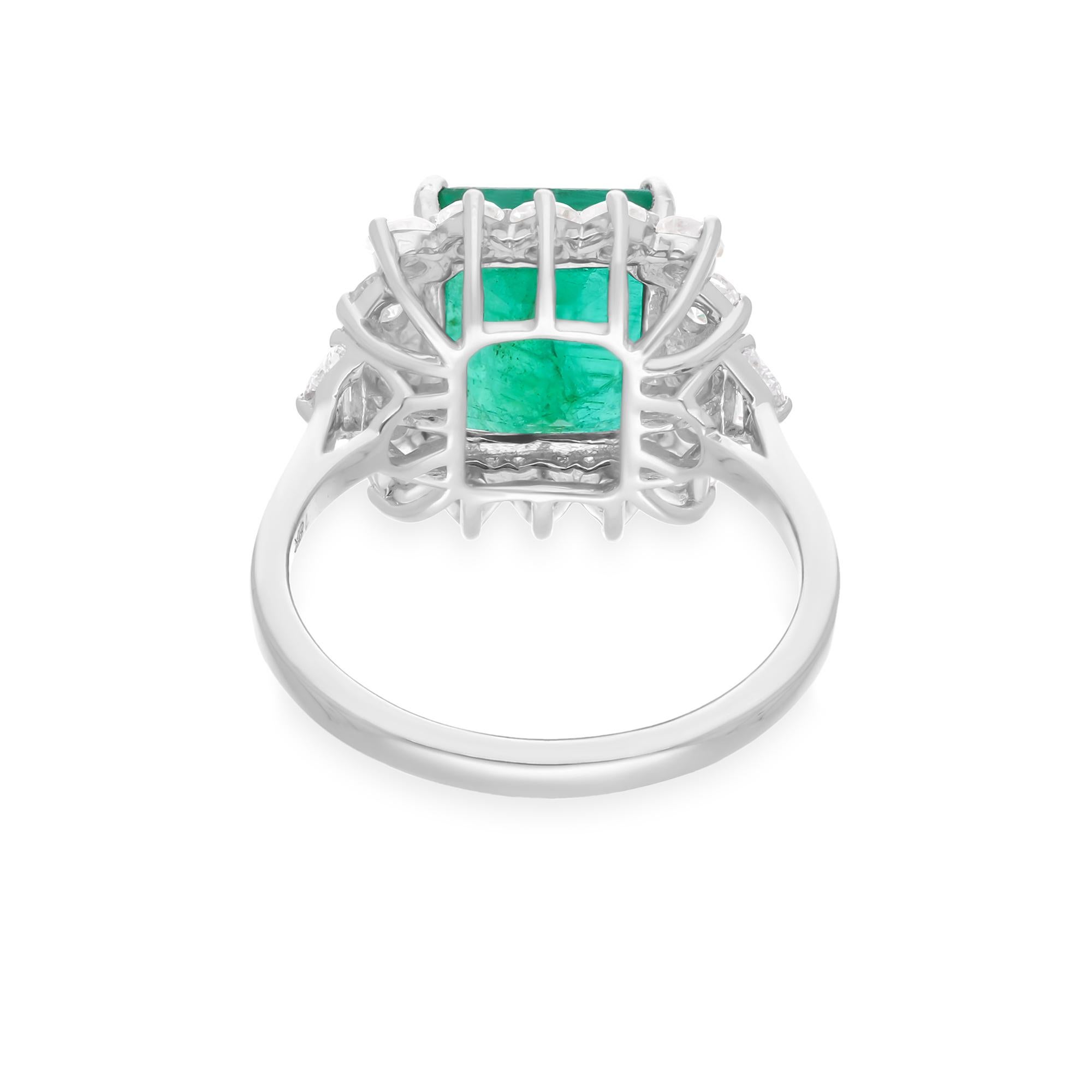 Zambian Emerald Gemstone Cocktail Ring SI/H Diamond 18 Karat White Gold Jewelry In New Condition For Sale In Diera, Dubai