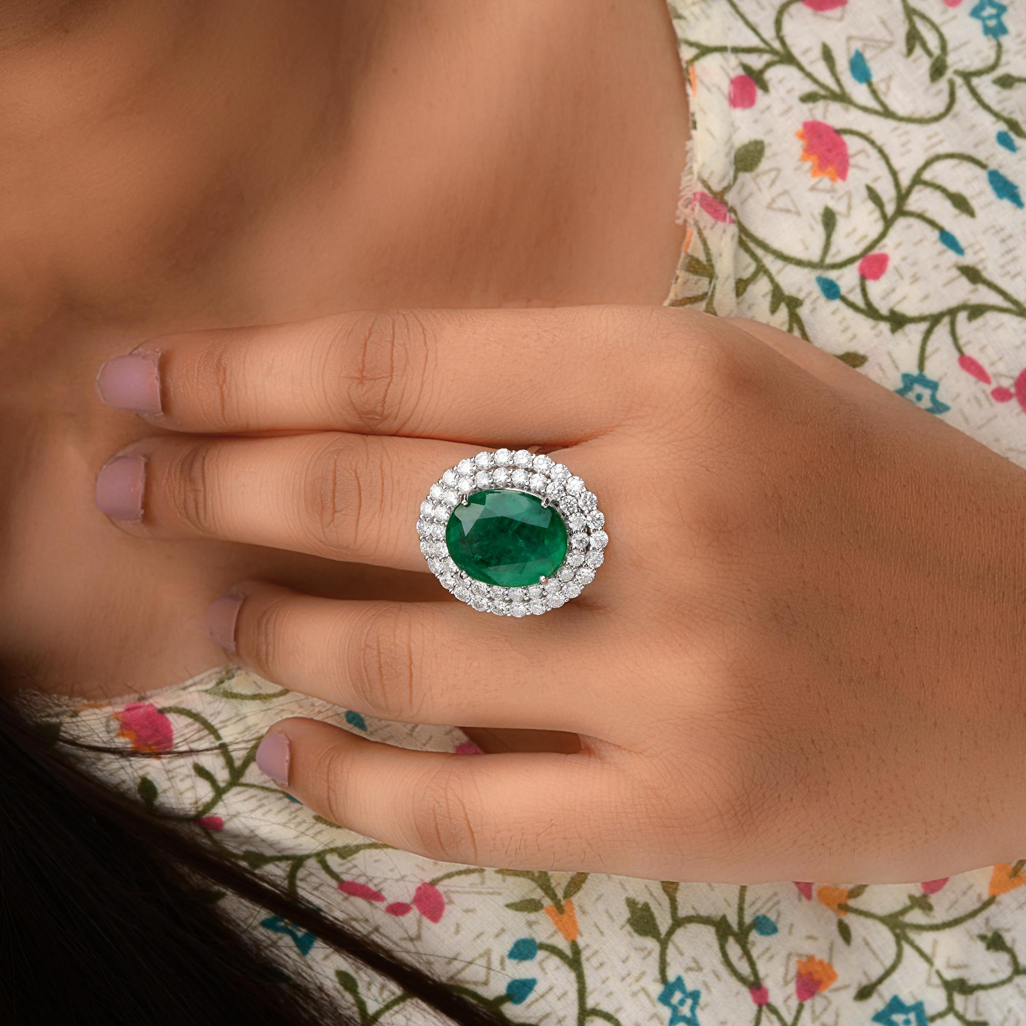 Zambian Emerald Gemstone Cocktail Ring SI/H Diamond 18 Karat White Gold Jewelry In New Condition For Sale In Diera, Dubai