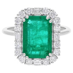 Zambian Emerald Gemstone Cocktail Ring SI/H Diamond 18 Karat White Gold Jewelry
