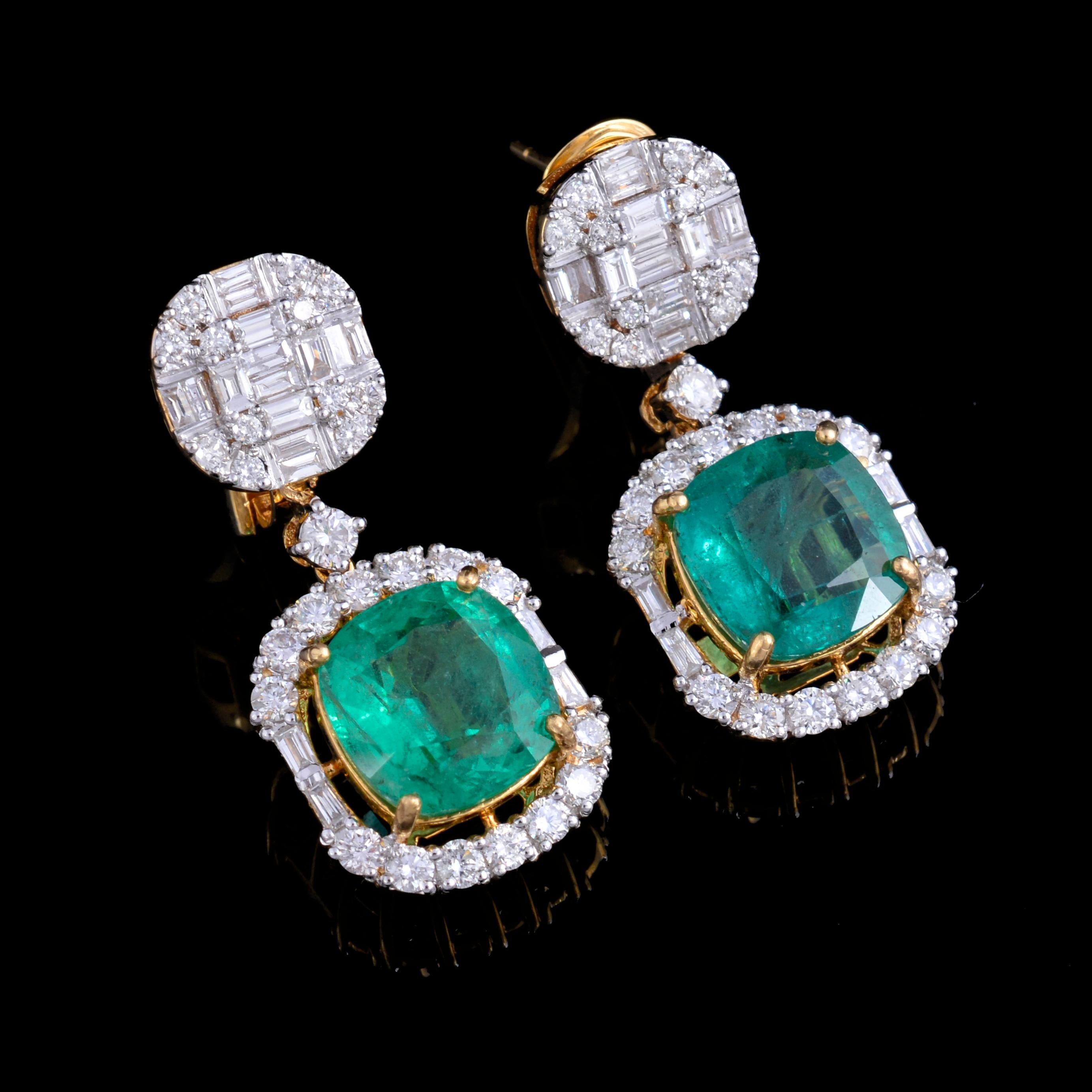 Women's Natural Emerald Gemstone Dangle Earrings Baguette Diamond 18 Karat Yellow Gold For Sale