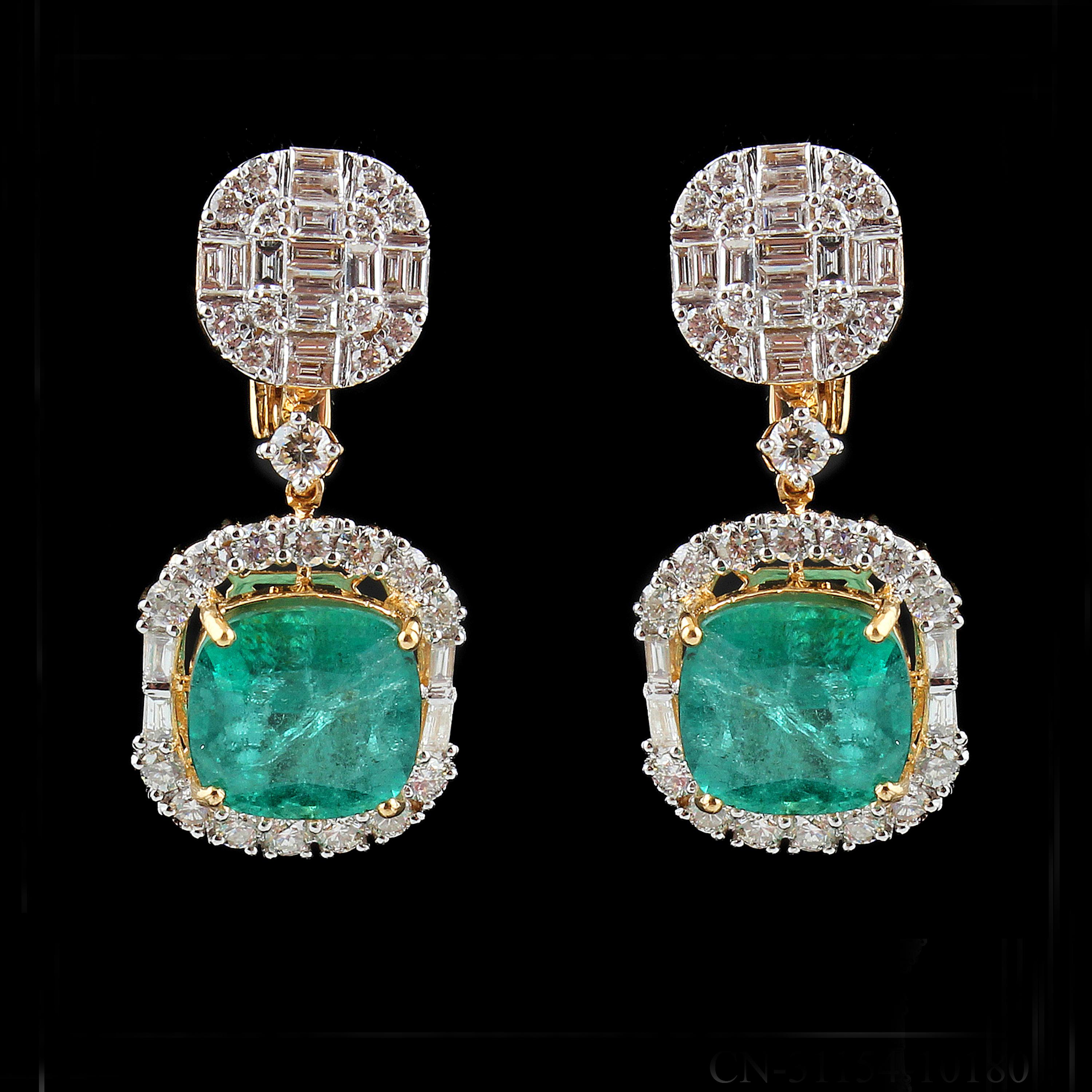 Natural Emerald Gemstone Dangle Earrings Baguette Diamond 18 Karat Yellow Gold For Sale 1