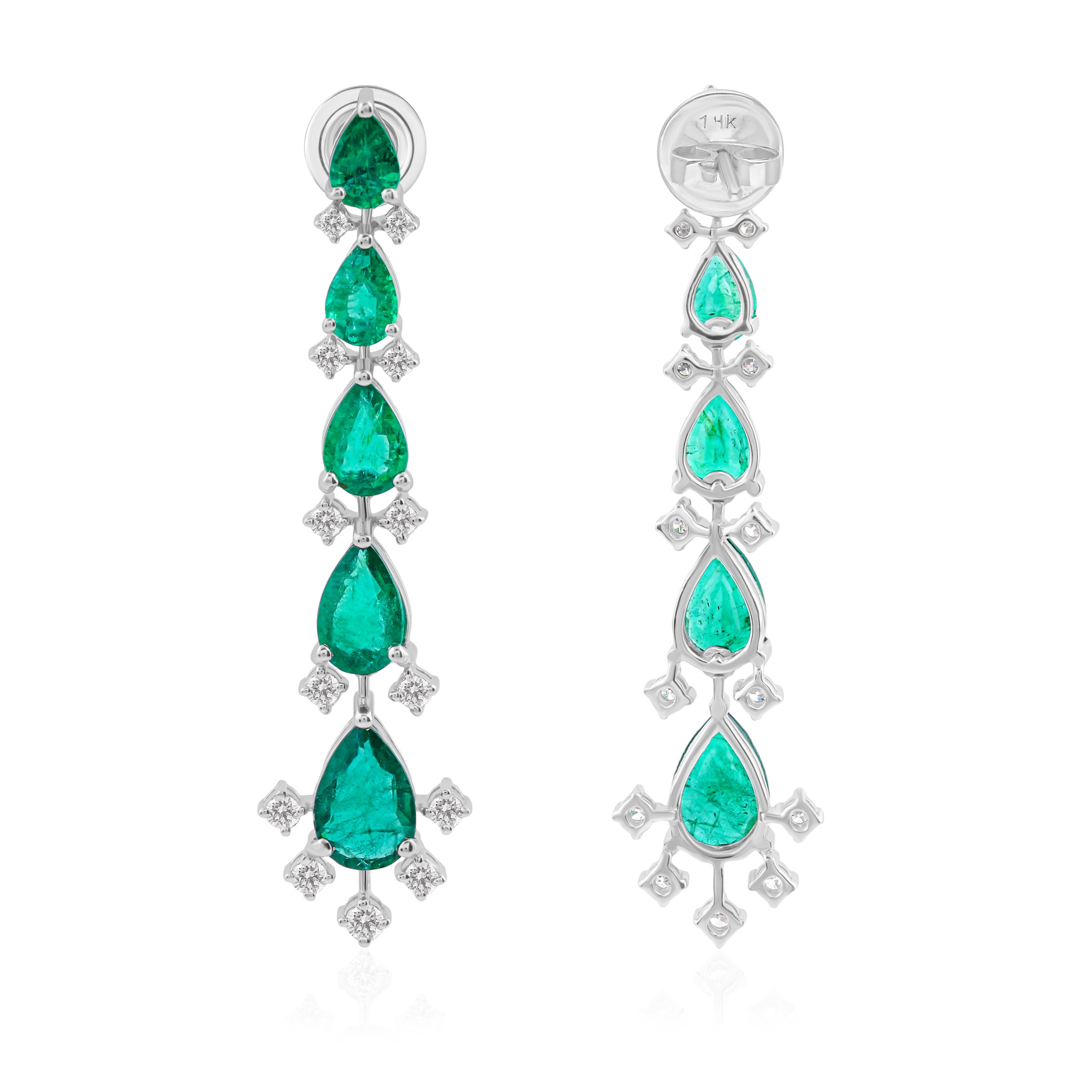 Zambian Emerald Gemstone Dangle Earrings Diamond 18 Karat White Gold Jewelry In New Condition For Sale In Diera, Dubai