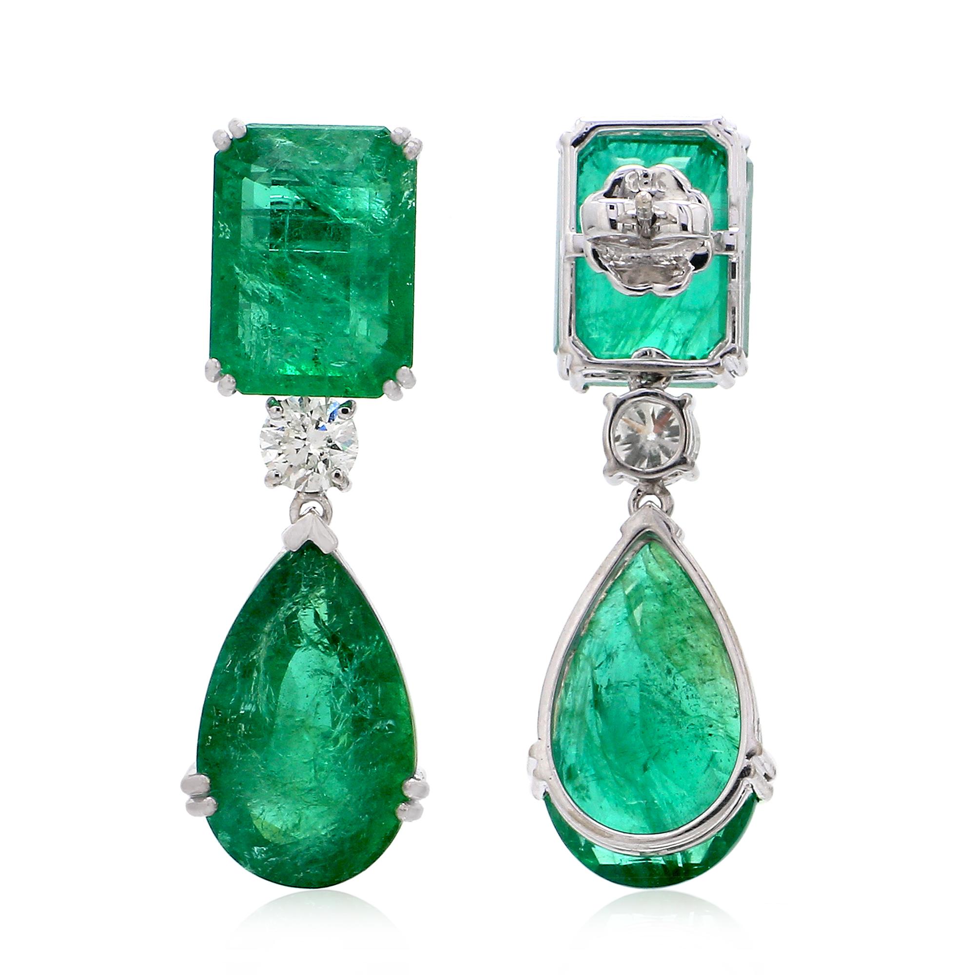 Item Code :- CN-24578
Gross Wt. :- 14.12 gm
18k White Gold Wt. :- 7.64 gm
Diamond Wt. :- 1.00 Ct. ( AVERAGE DIAMOND CLARITY SI1-SI2 & COLOR H-I )
Emerald Wt. :- 31.40 Ct.
Earrings Size :- 37.50 mm approx.
Earrings Width :- 11 mm approx.
✦