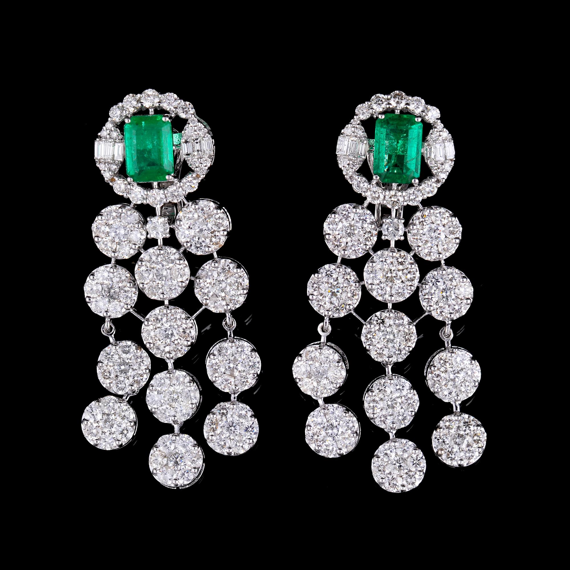 Natürliche Smaragd-Edelstein-Ohrringe Diamant-Schmuck aus 18 Karat Weißgold (Moderne) im Angebot
