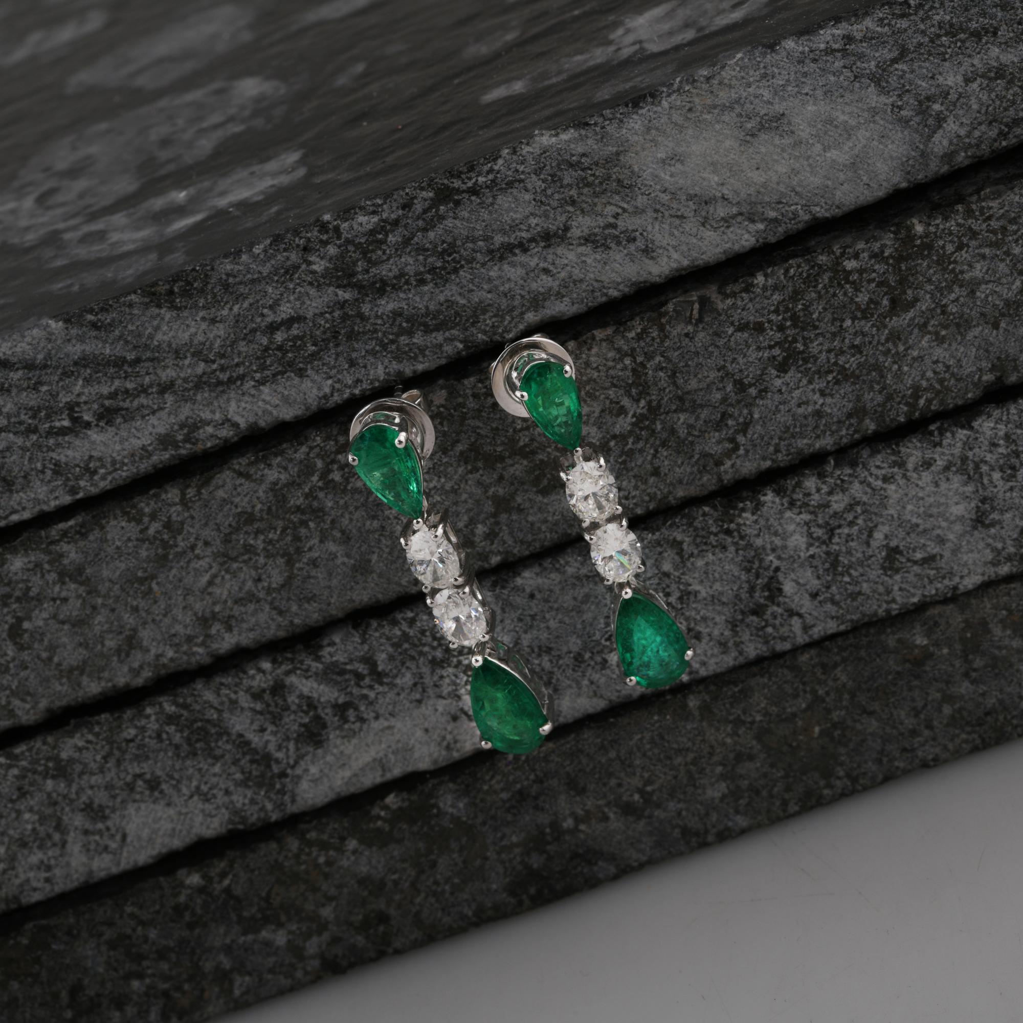 Zambian Emerald Gemstone Dangle Earrings Diamond 18 Karat White Gold Jewelry In New Condition For Sale In Diera, Dubai