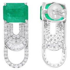 Boucles d'oreilles pendantes en or blanc 18 carats avec diamant et émeraude de Zambie