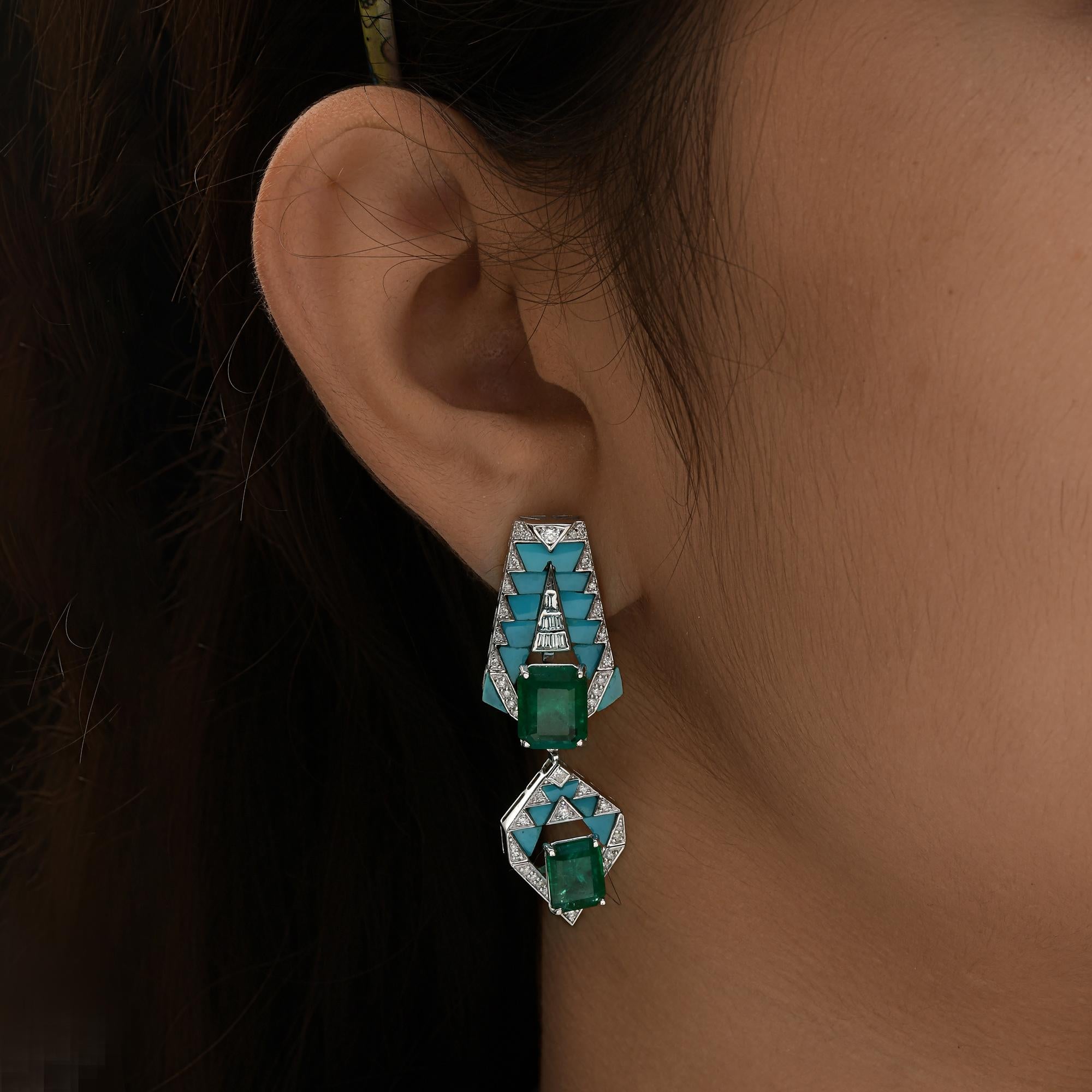 Art Déco Orecchini pendenti con pietra smeraldo dello Zambia Diamante turchese Oro bianco 18 carati in vendita