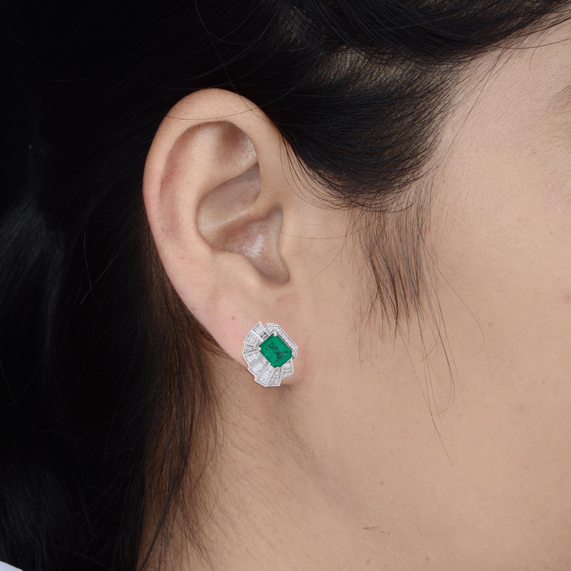 Natural Emerald Gemstone Fine Stud Earrings Baguette Diamond 18 Karat White Gold For Sale 1