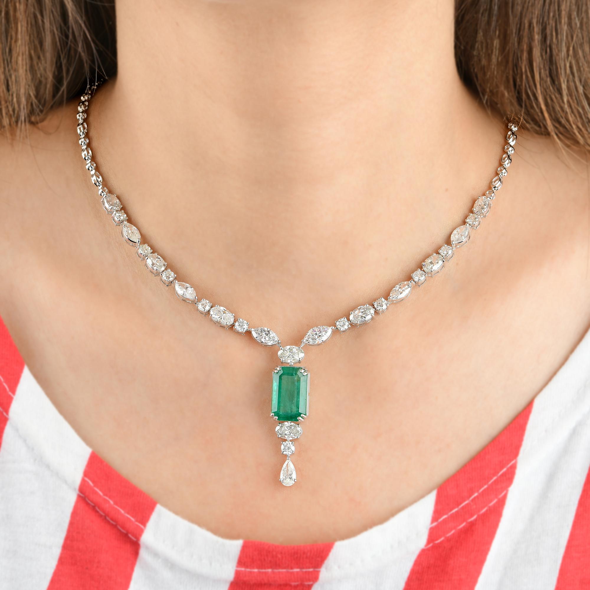 Oval Cut Natural Emerald Gemstone Necklace Diamond 18 Karat White Gold Handmade Jewelry For Sale