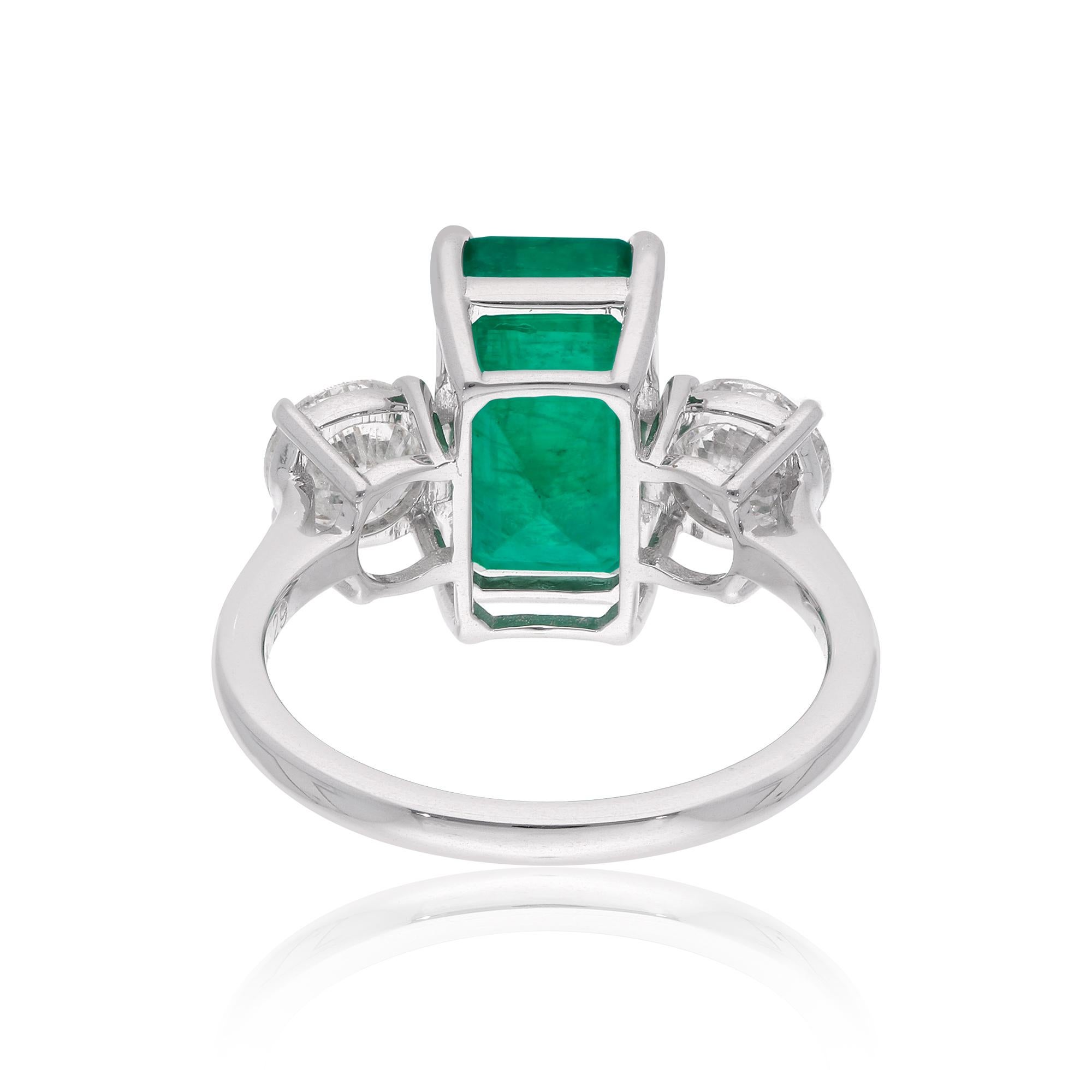 Women's Natural Emerald Gemstone Ring Diamond 18 Karat White Gold Handmade Fine Jewelry For Sale