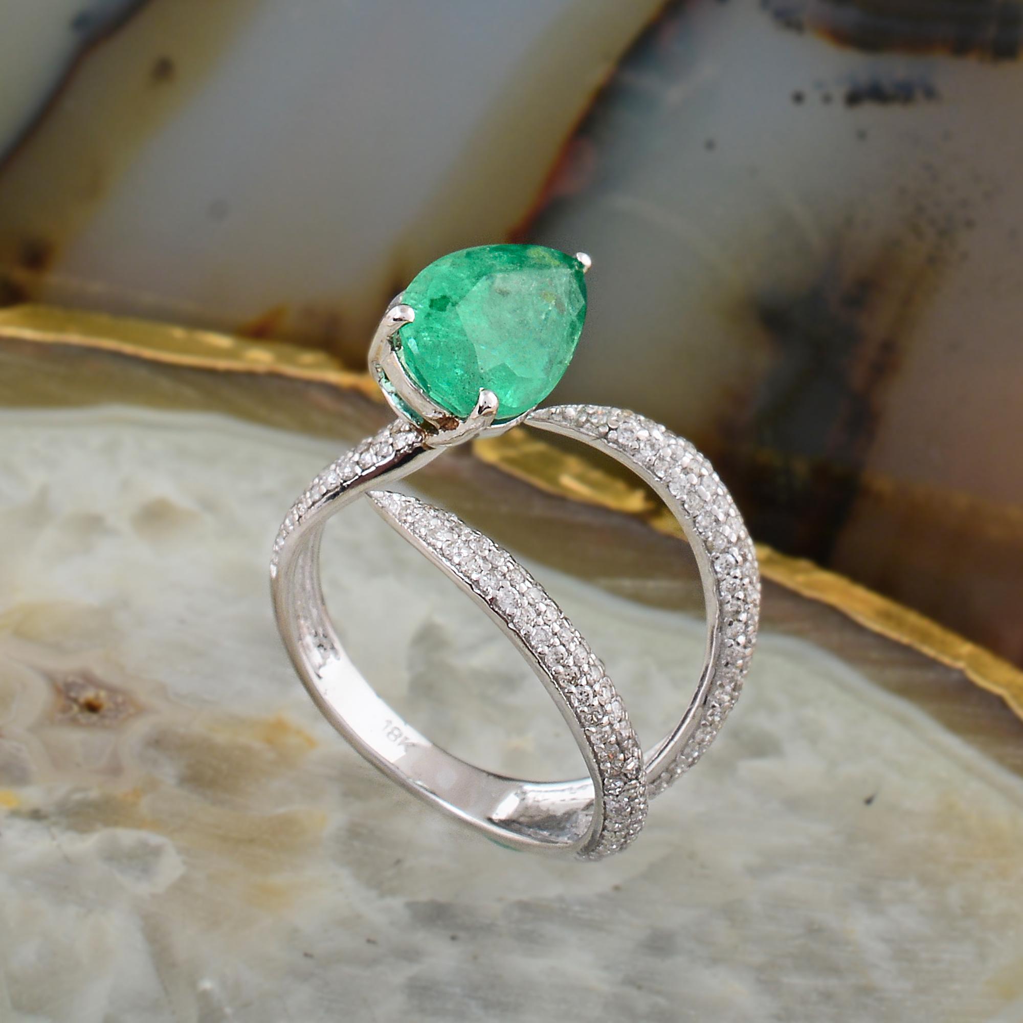 Zambian Emerald Gemstone Ring Diamond Pave 14 Karat White Gold Handmade Jewelry In New Condition For Sale In Diera, Dubai