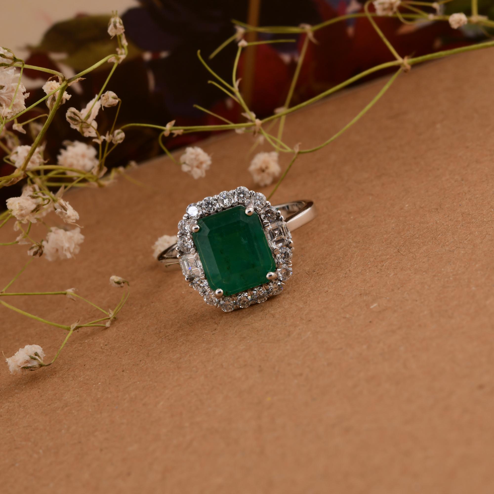 Anillo de esmeralda zambiana de 2,66 quilates Diamante SI/H de 0,62 quilates Oro blanco de 14 quilates en Nuevo estado para la venta en Diera, Dubai