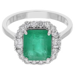 Bague en or blanc 14 carats avec émeraude de Zambie de 2,66 carats et diamants de 0,62 carat SI/H