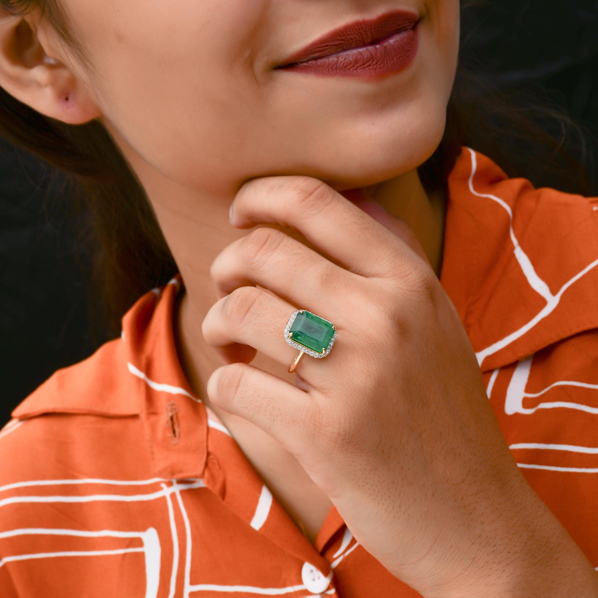 Sambischer Smaragd Edelstein Ring SI Reinheit HI Farbe Diamant 14 Karat Gelbgold im Zustand „Neu“ im Angebot in Diera, Dubai