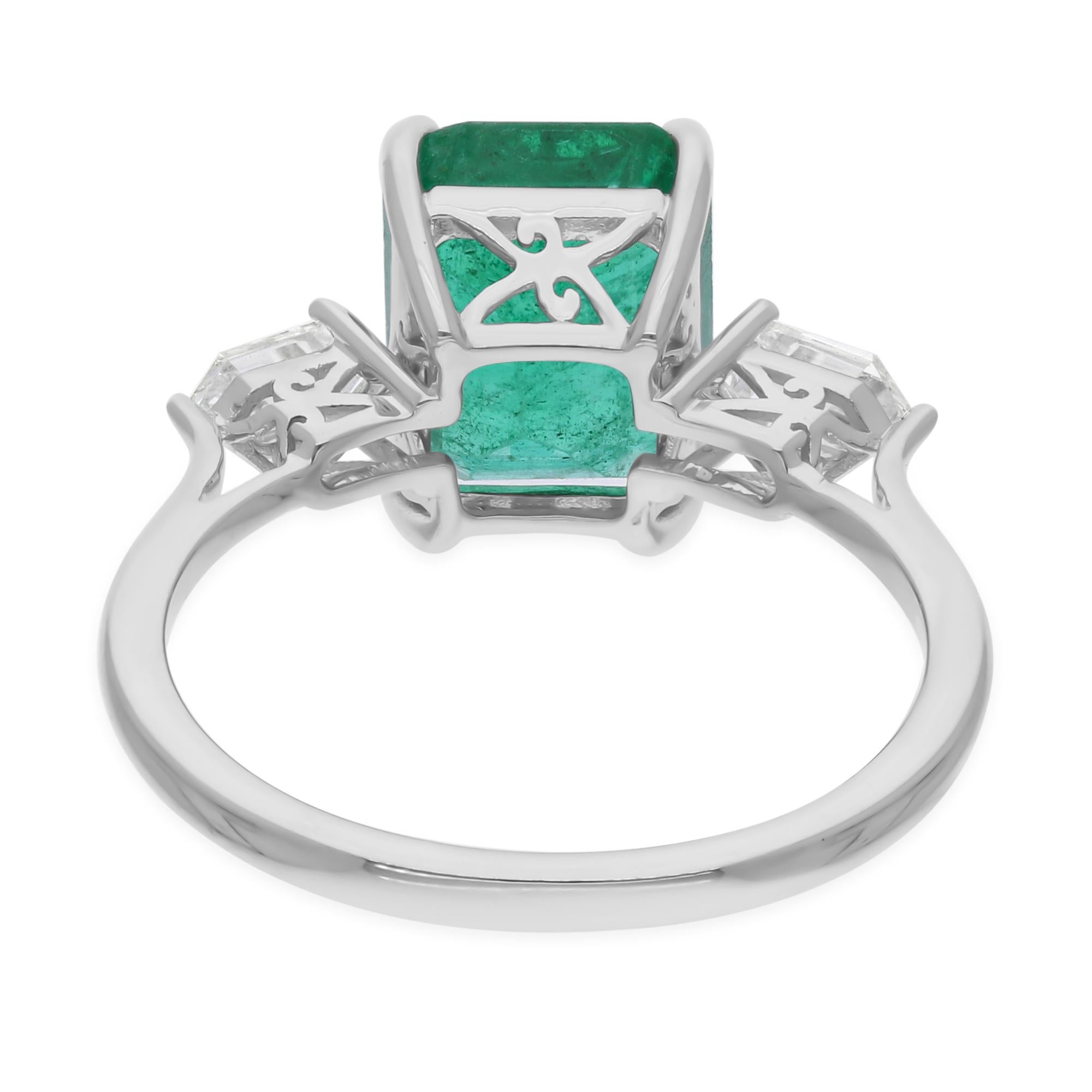 Modern Zambian Emerald Gemstone Ring SI/H Diamond 14 Karat White Gold Handmade Jewelry For Sale