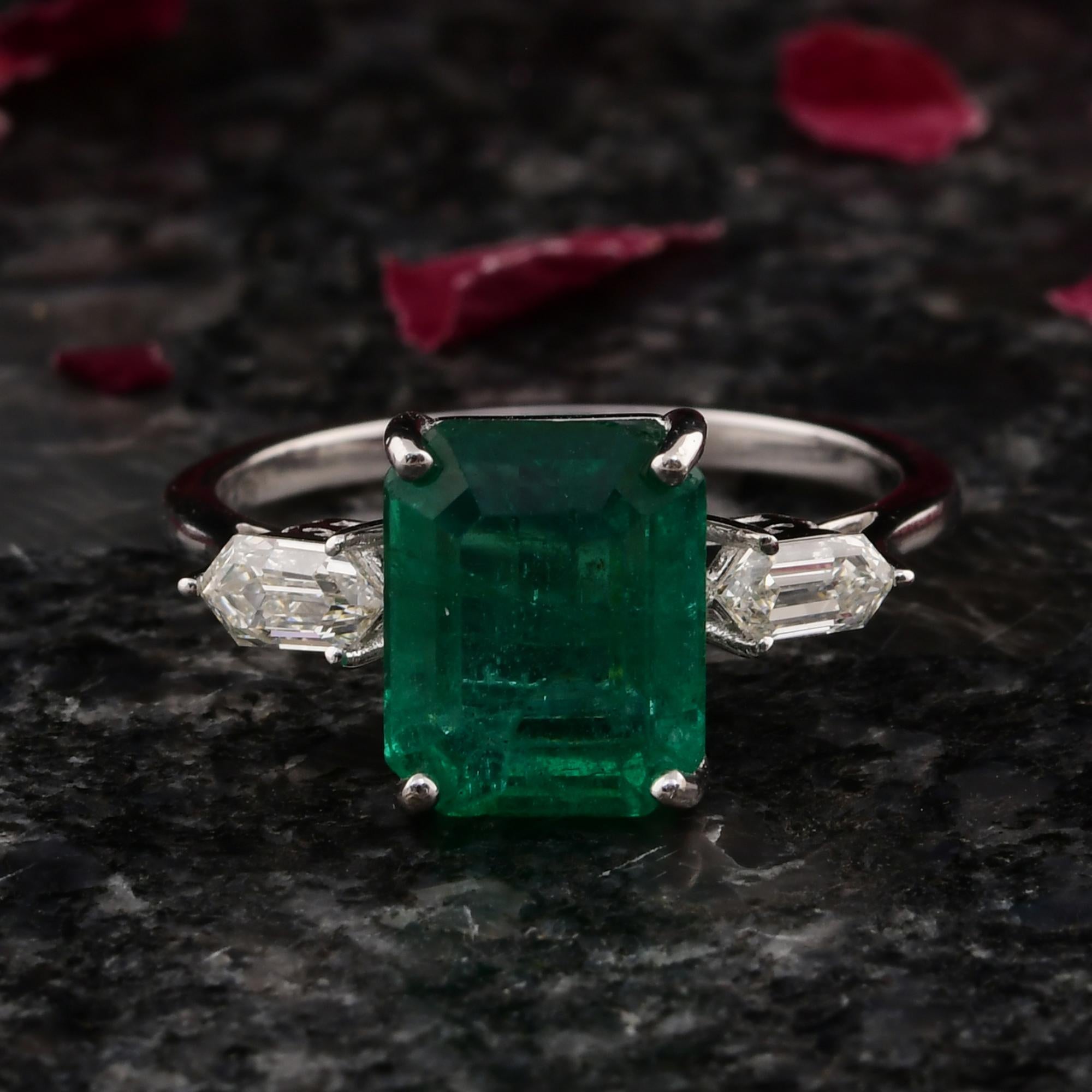 Zambian Emerald Gemstone Ring SI/H Diamond 14 Karat White Gold Handmade Jewelry In New Condition For Sale In Diera, Dubai