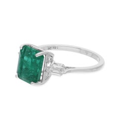 Zambian Emerald Gemstone Ring SI/H Diamond 18 Karat White Gold Handmade Jewelry