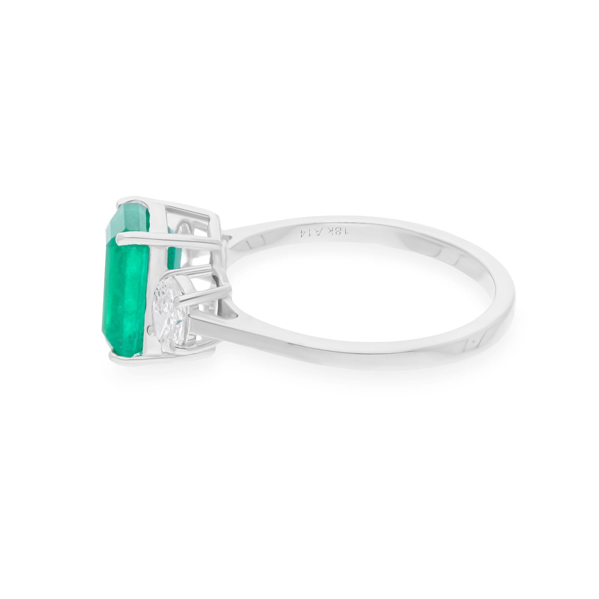 Zambian Emerald Gemstone Ring SI/H Diamond 18 Karat White Gold Handmade Jewelry In New Condition For Sale In Diera, Dubai