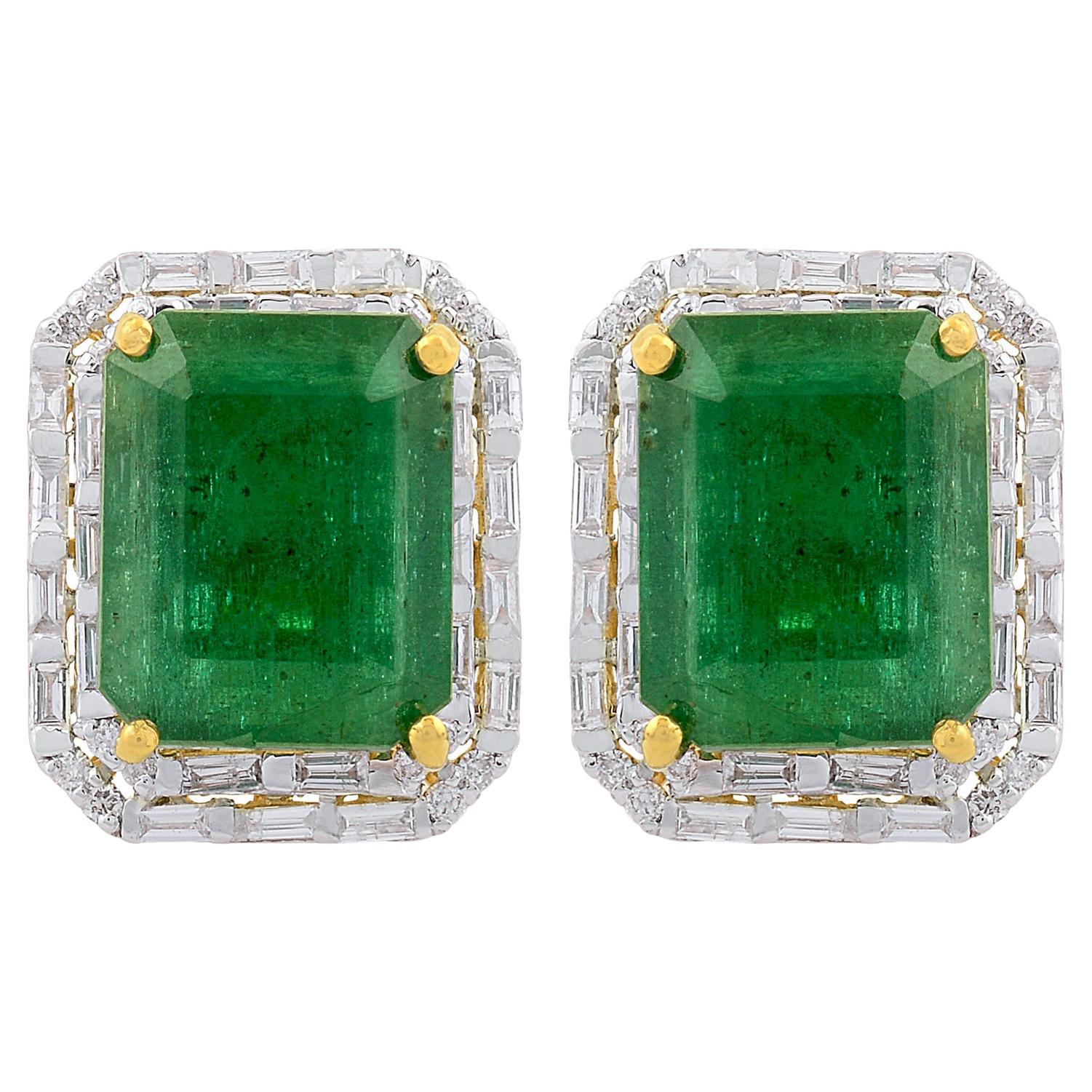 Clous d'oreilles en or jaune 18 carats avec émeraudes naturelles et diamants baguettes