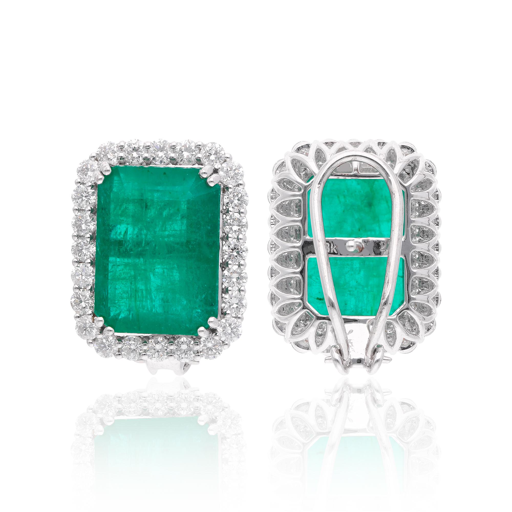 Code article :- SEE-13074
Poids brut :- 13.68 gm
Poids de l'or blanc 18 carats : 9,18 g.
Poids du diamant :- 2.25 Ct. (DIAMANT MOYEN DE PURETÉ SI1-SI2 ET DE COULEUR H-I)
Poids de l'émeraude :- 20.26 Ct.
Taille des boucles d'oreilles :- 19 mm