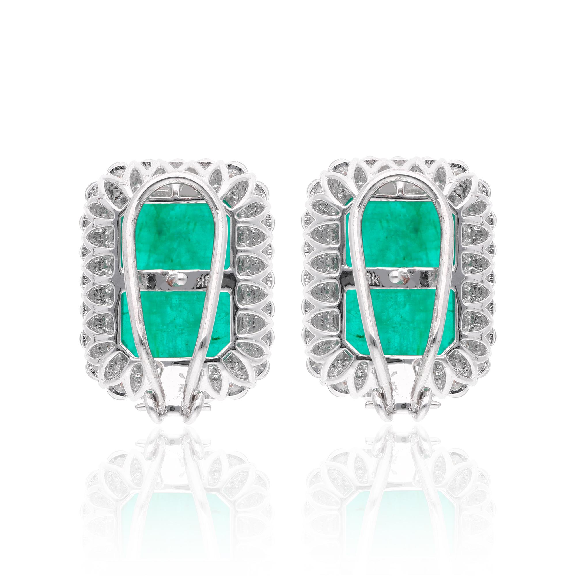 Clous d'oreilles en or blanc 18 carats avec émeraude naturelle et diamant Bijoux fins Neuf - En vente à Diera, Dubai