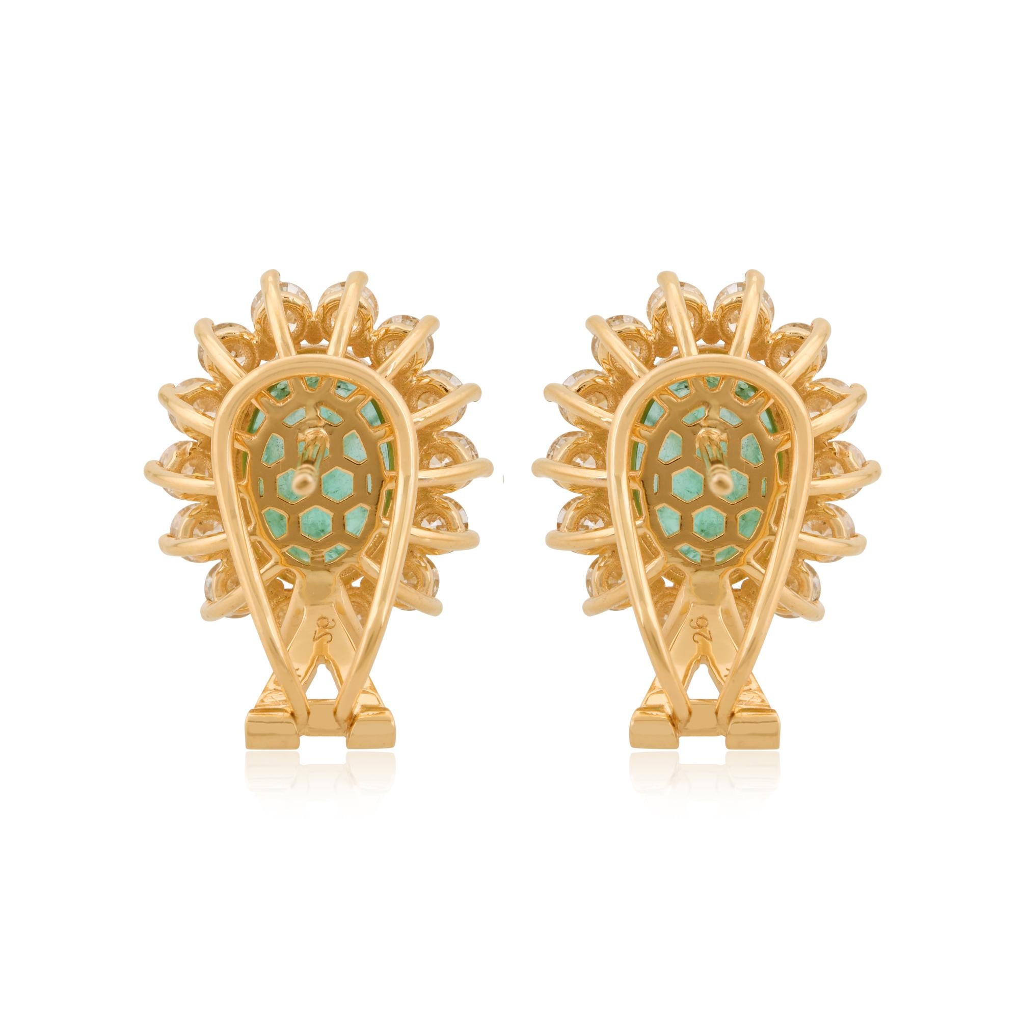 Clous d'oreilles en or jaune 10 carats avec émeraude naturelle et diamants Pour femmes en vente