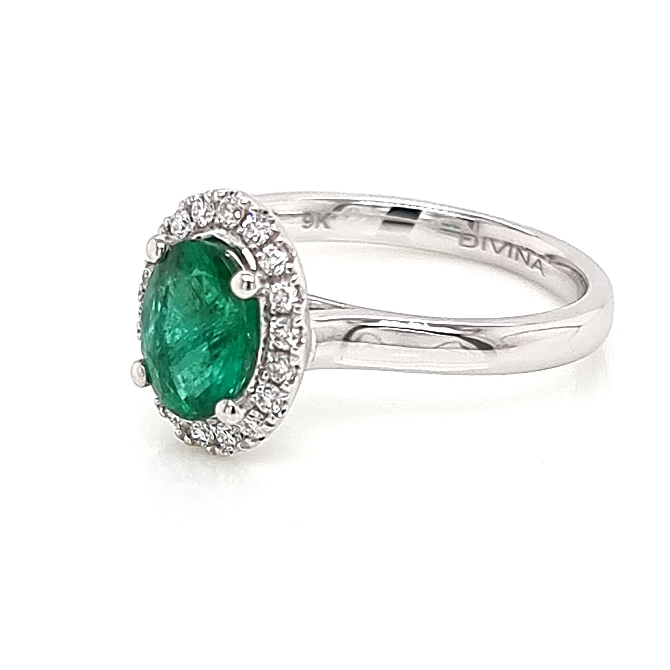 Zambian Emerald Halo Ring with White Diamonds made in 9K White Gold In New Condition For Sale In ประเวศ, TH