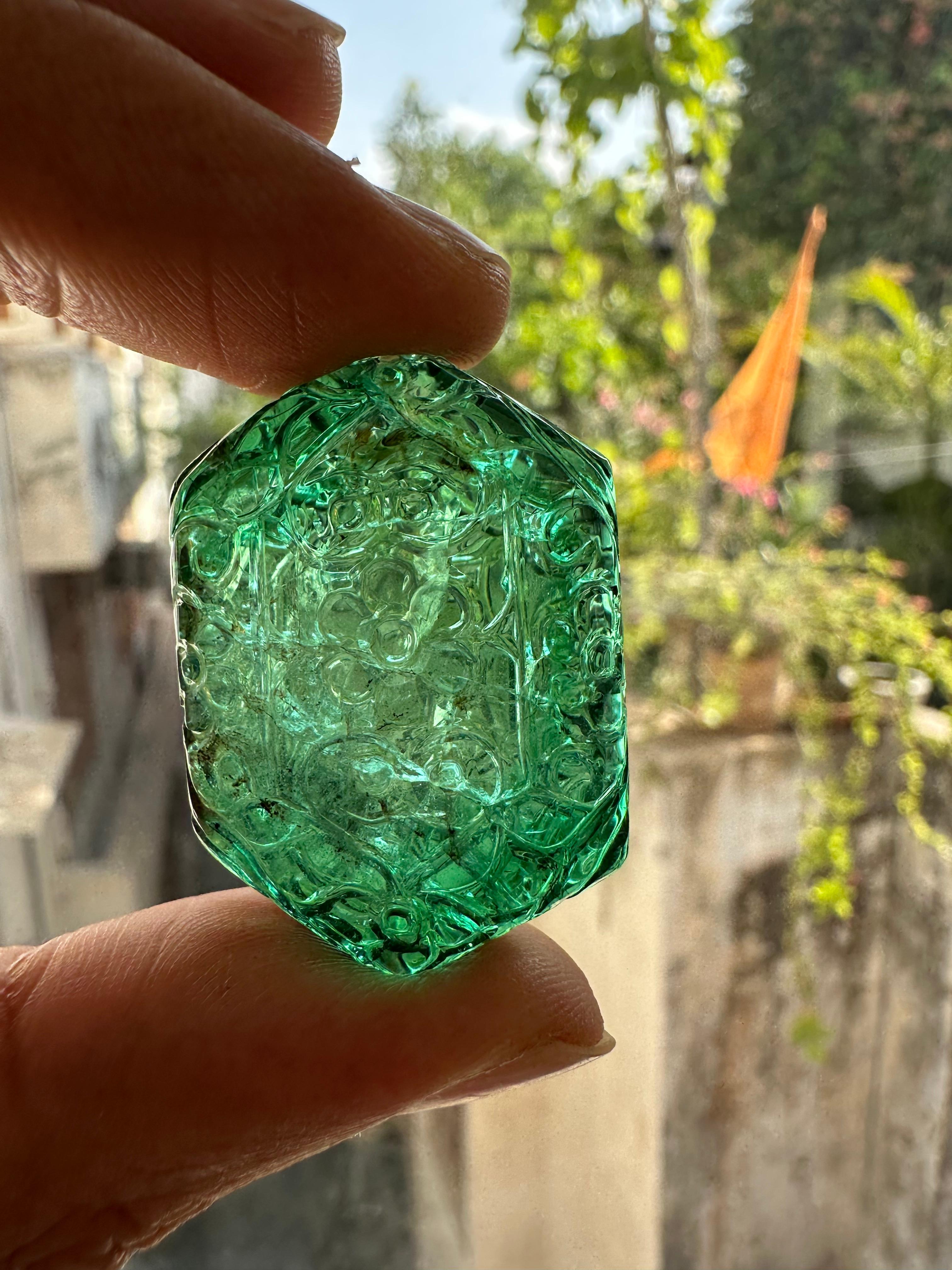 taj mahal emerald